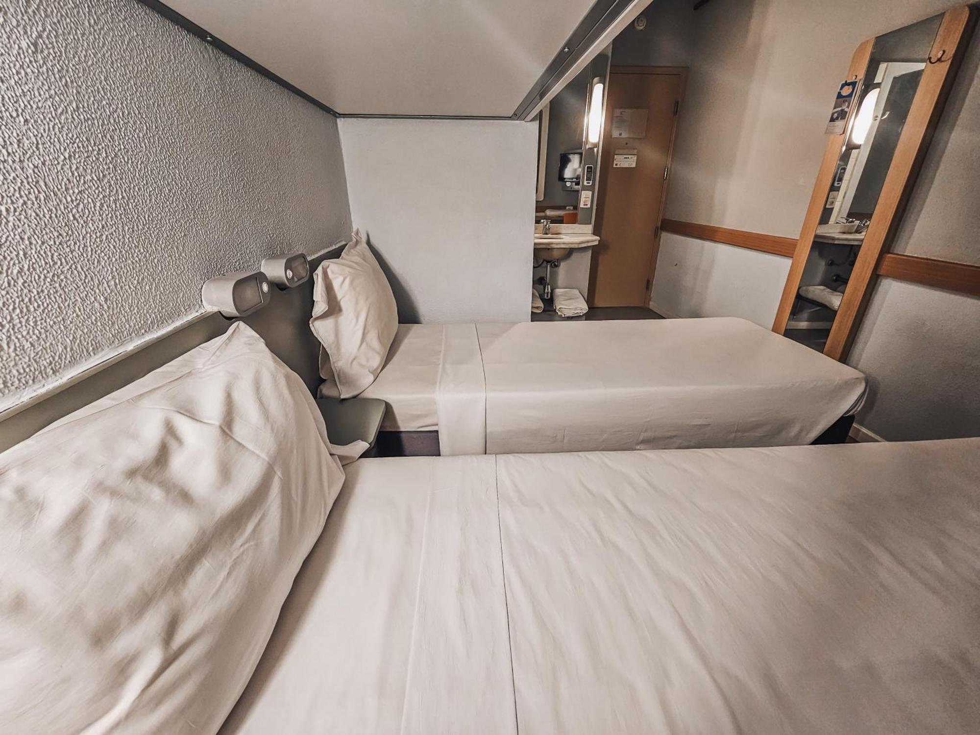 Standard Room Twin Bed Bunk Bed