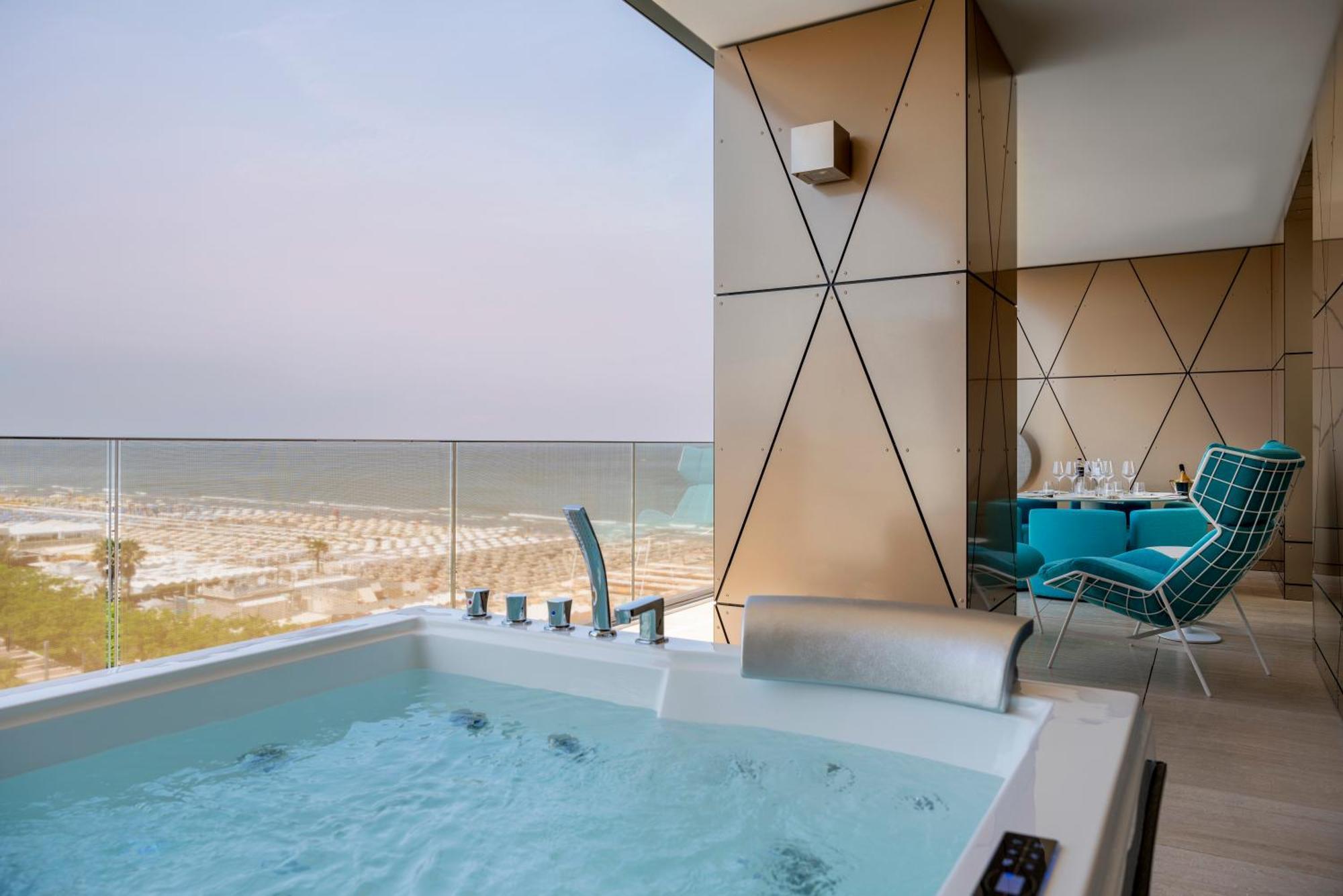 Platinum Suite Terrance Spa Bath