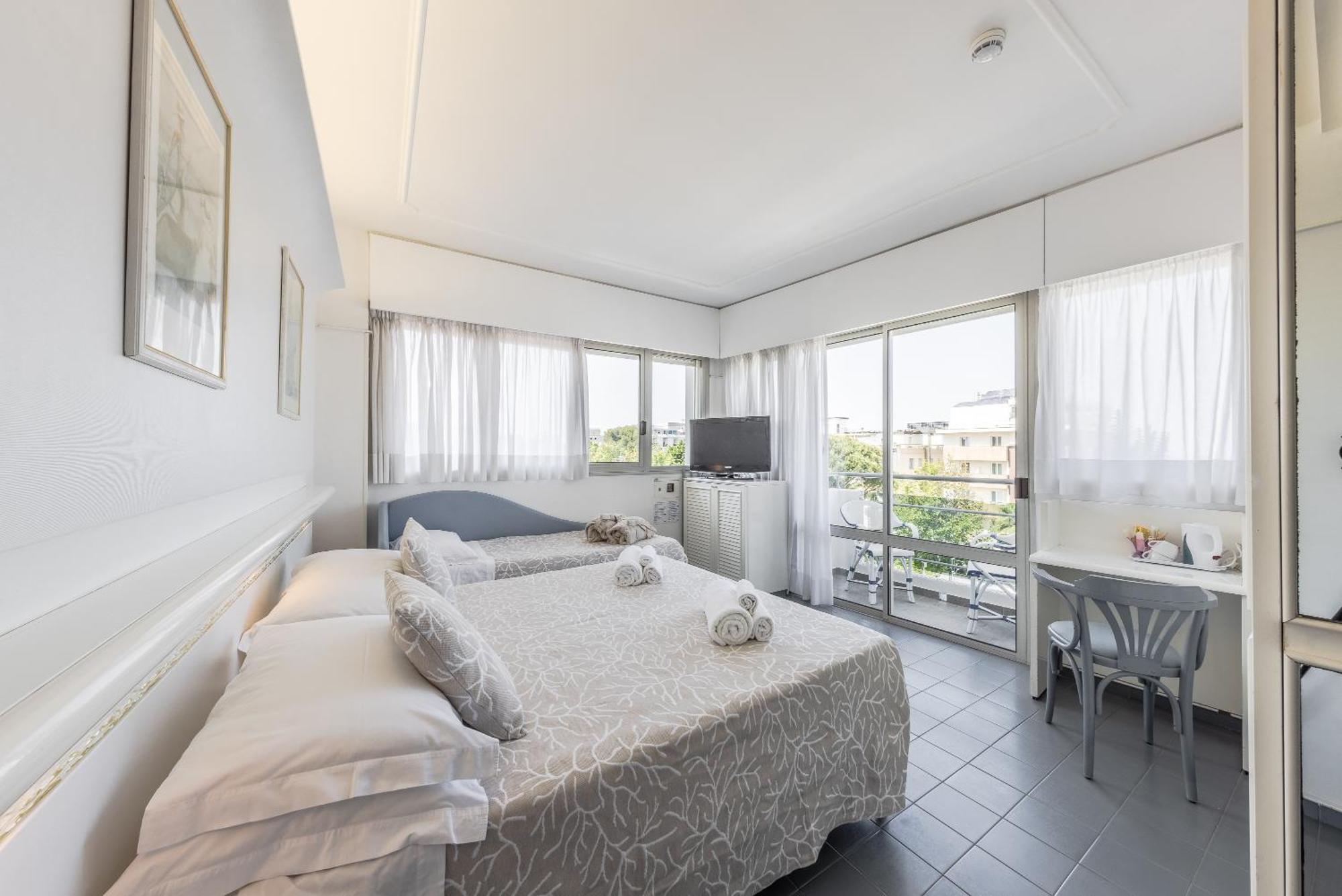 Triple Room,1557160885:JPEG
