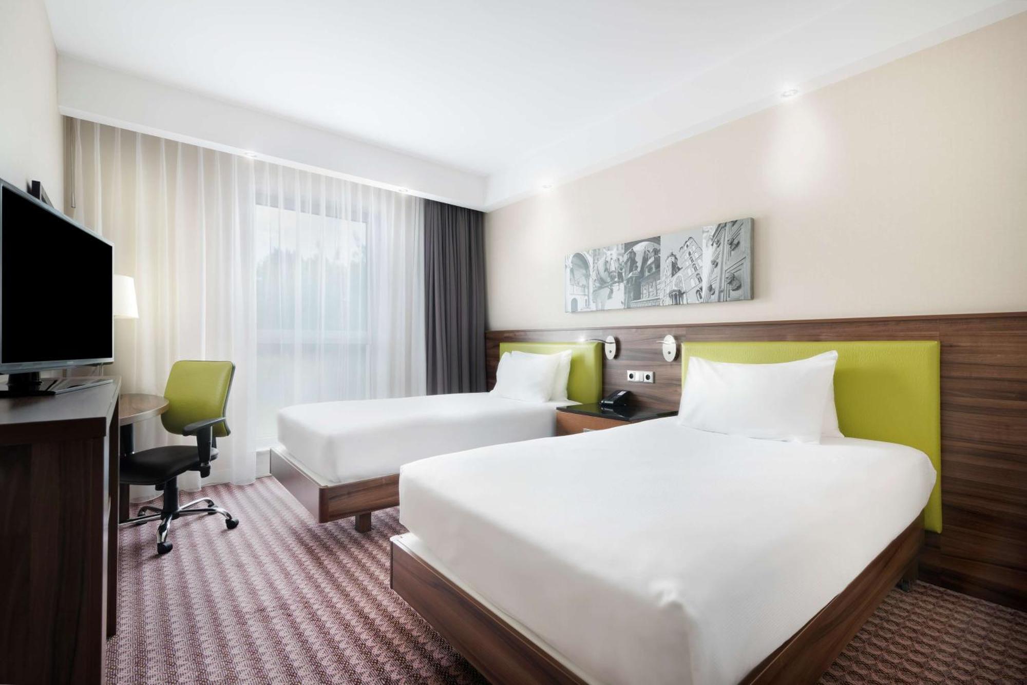 Twin Room,1557424246:JPEG