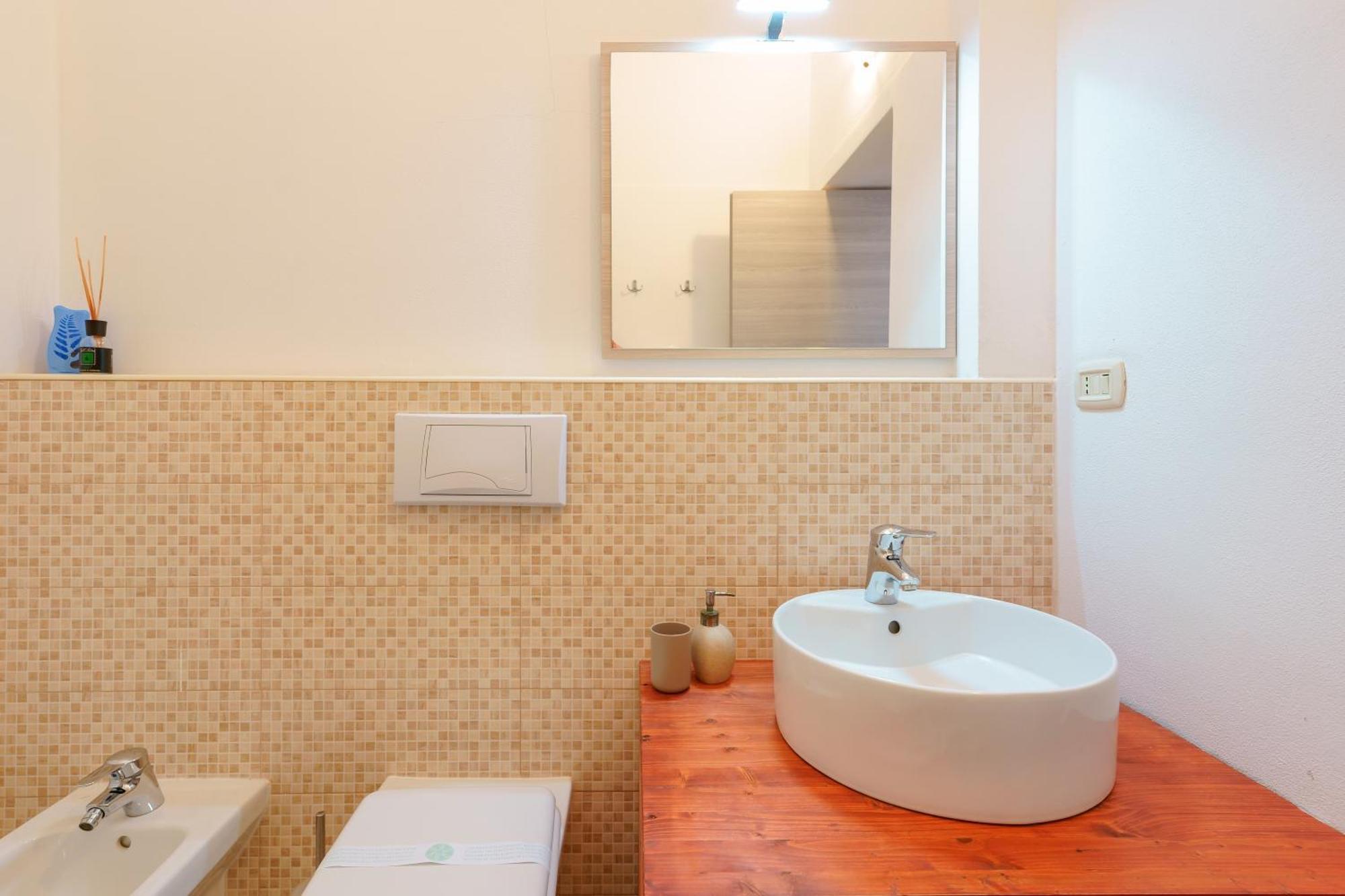Double or Twin Room Private External Bathroom,1557900529:JPEG