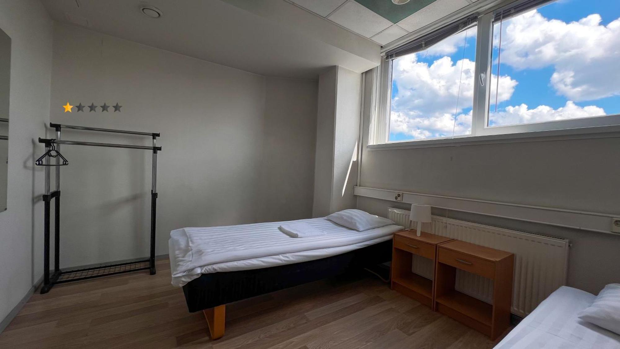 Twin Room,1557503110:JPEG