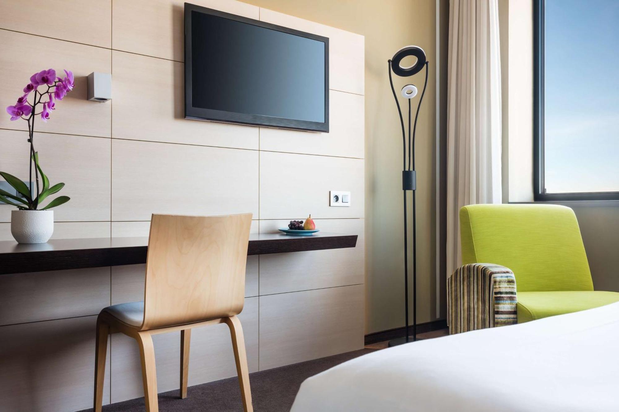 Twin Room,1558278811:JPEG
