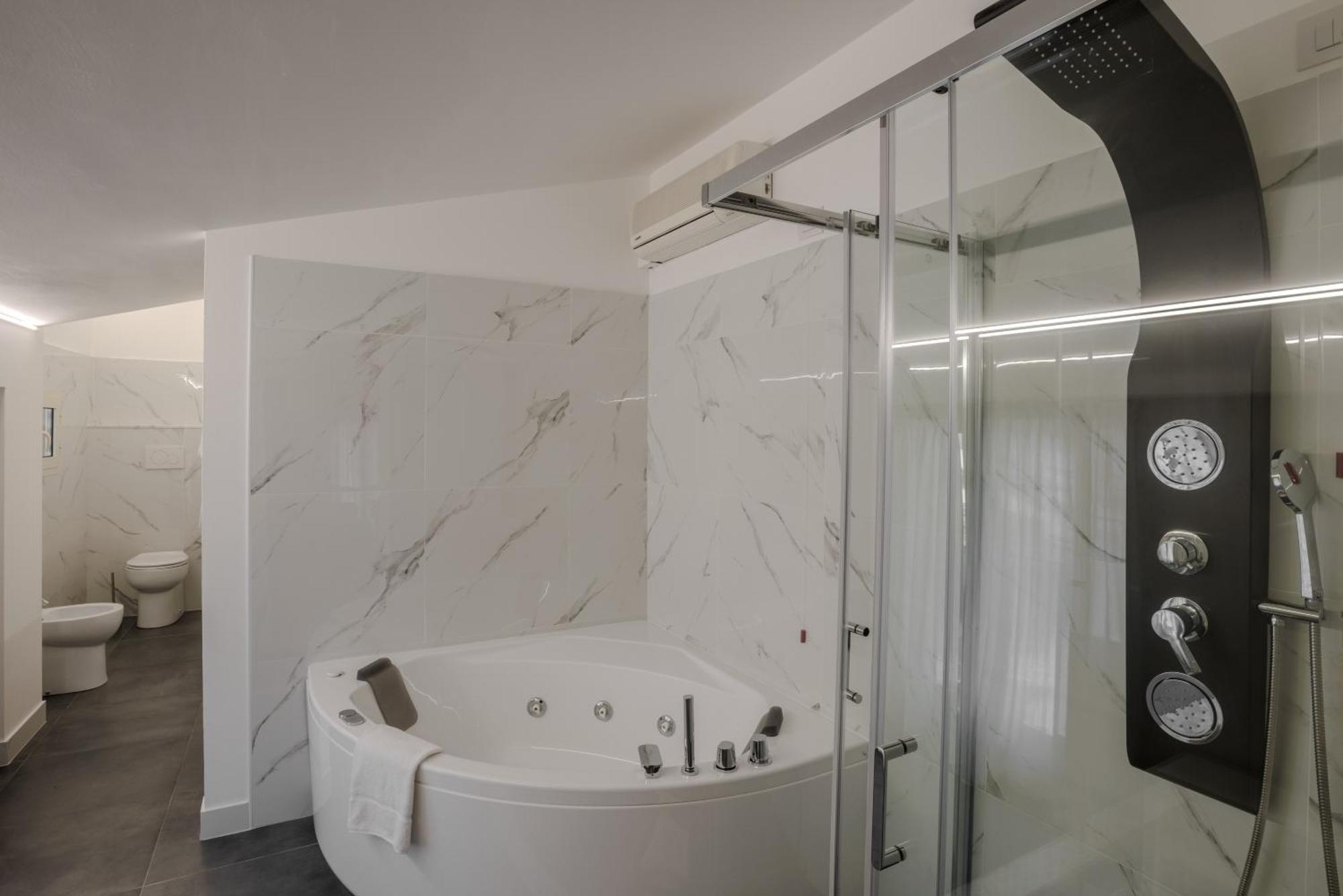 King Room Spa Bath