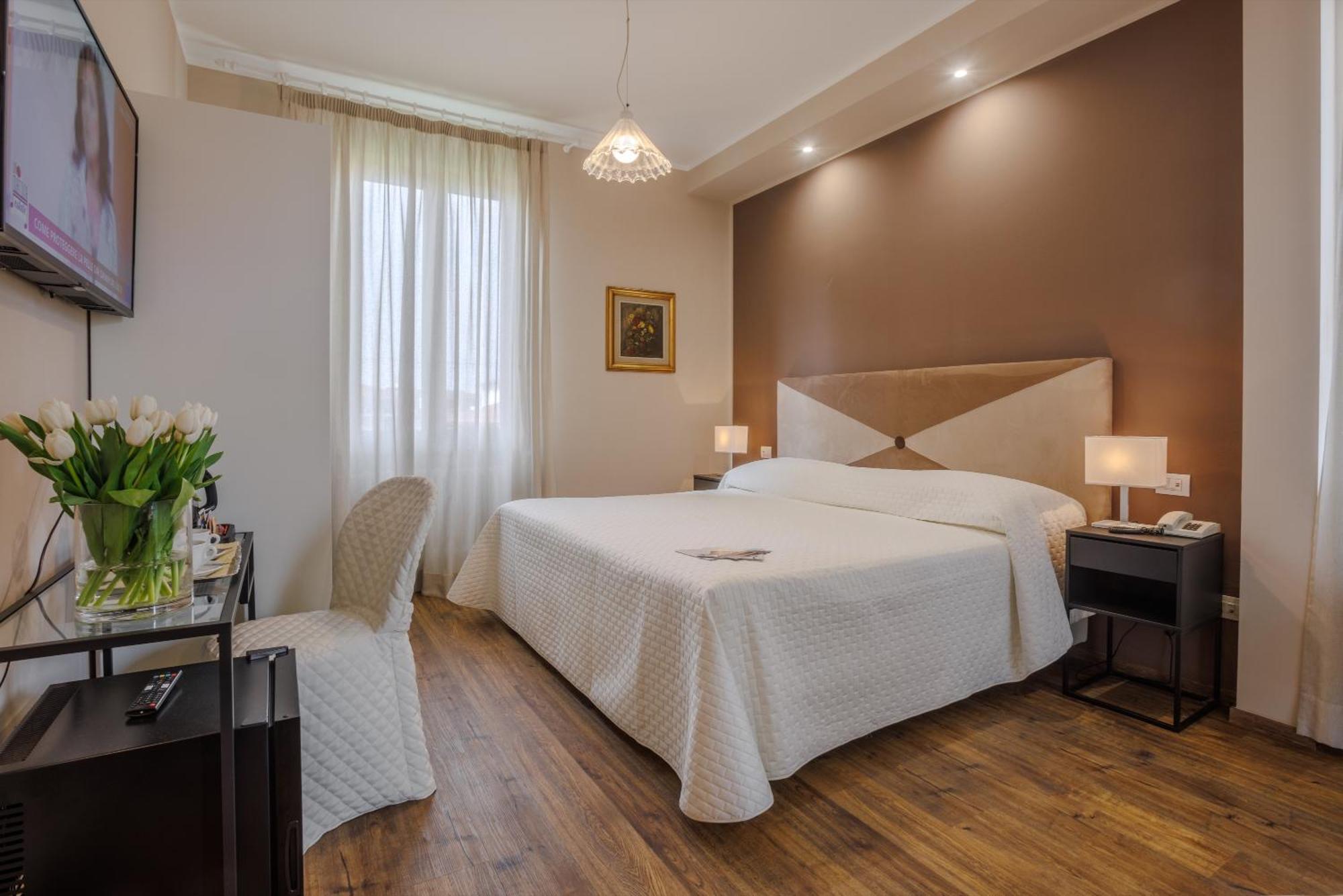 Deluxe Double or Twin Room Spa Bath