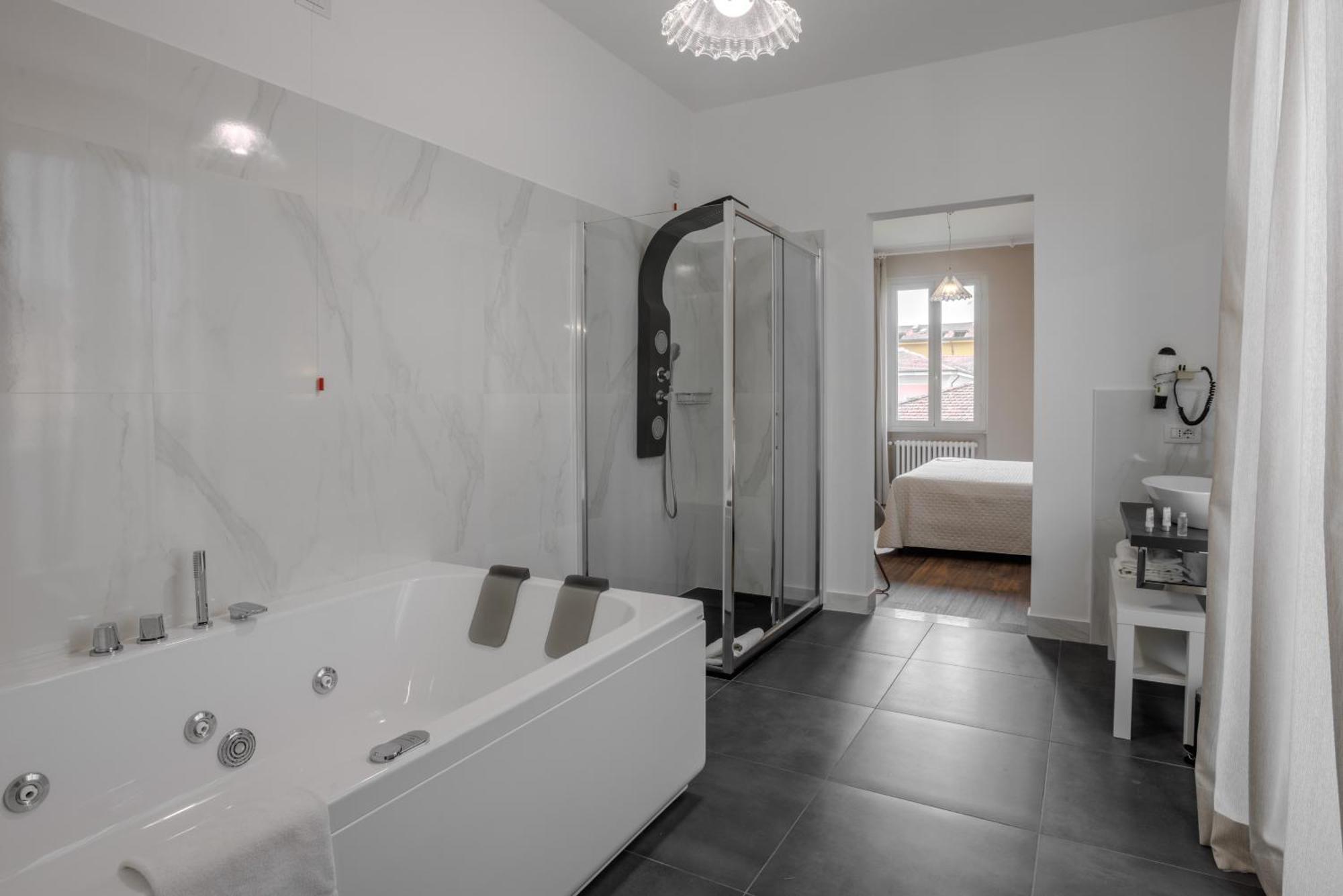 Deluxe Double or Twin Room Spa Bath