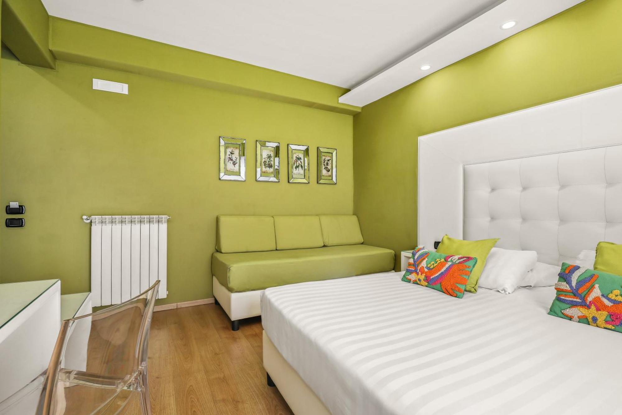 Deluxe Room,1558394506:JPEG
