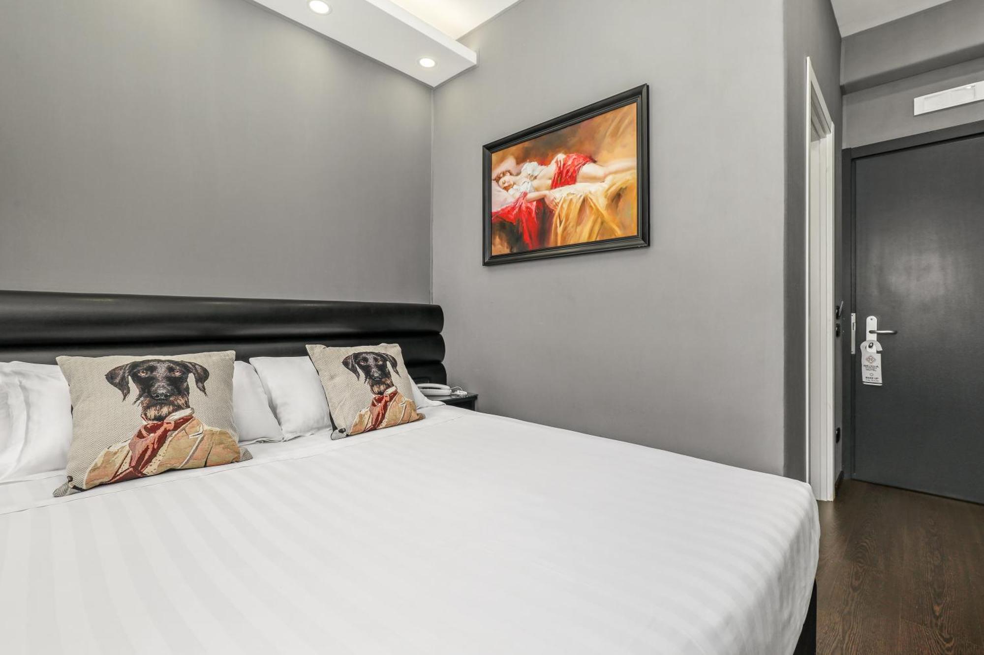 Small Double Room,1638519986:JPEG