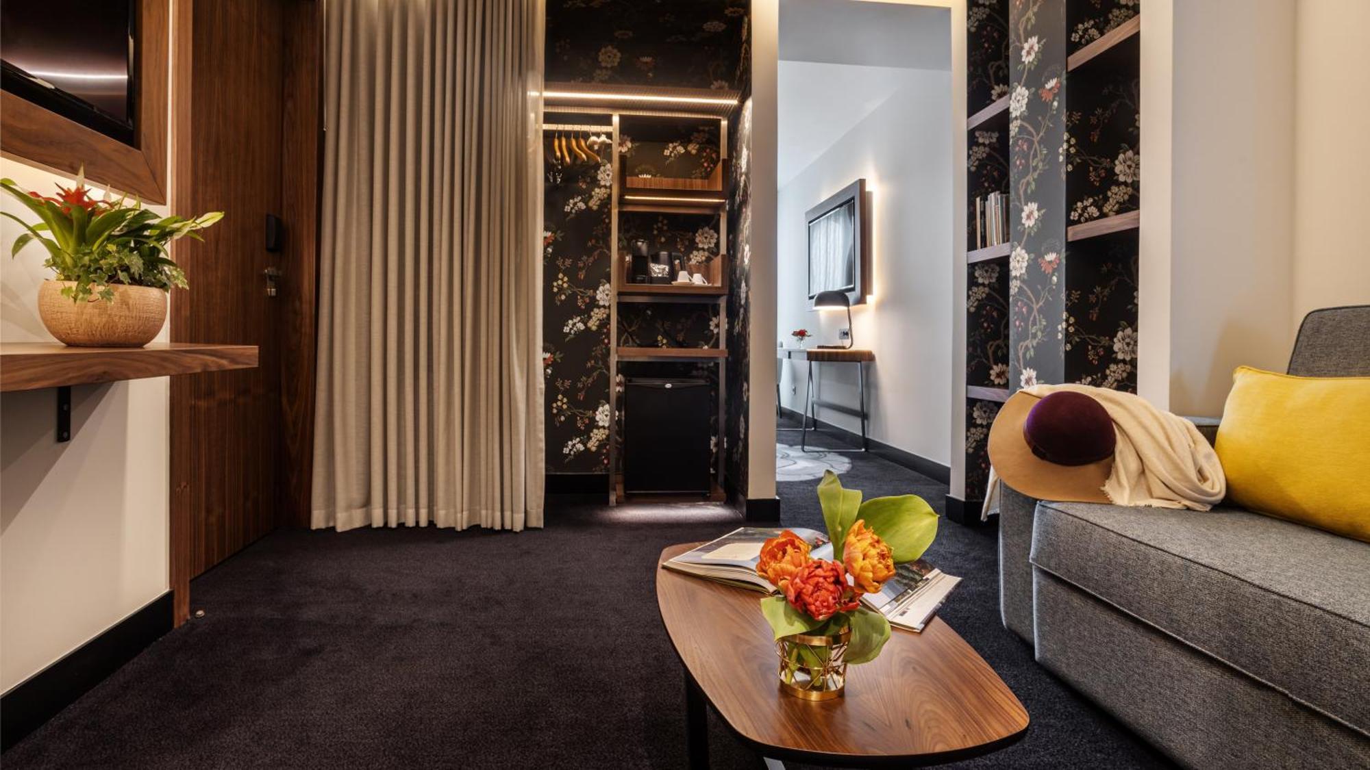 Junior Suite,1558430254:JPEG