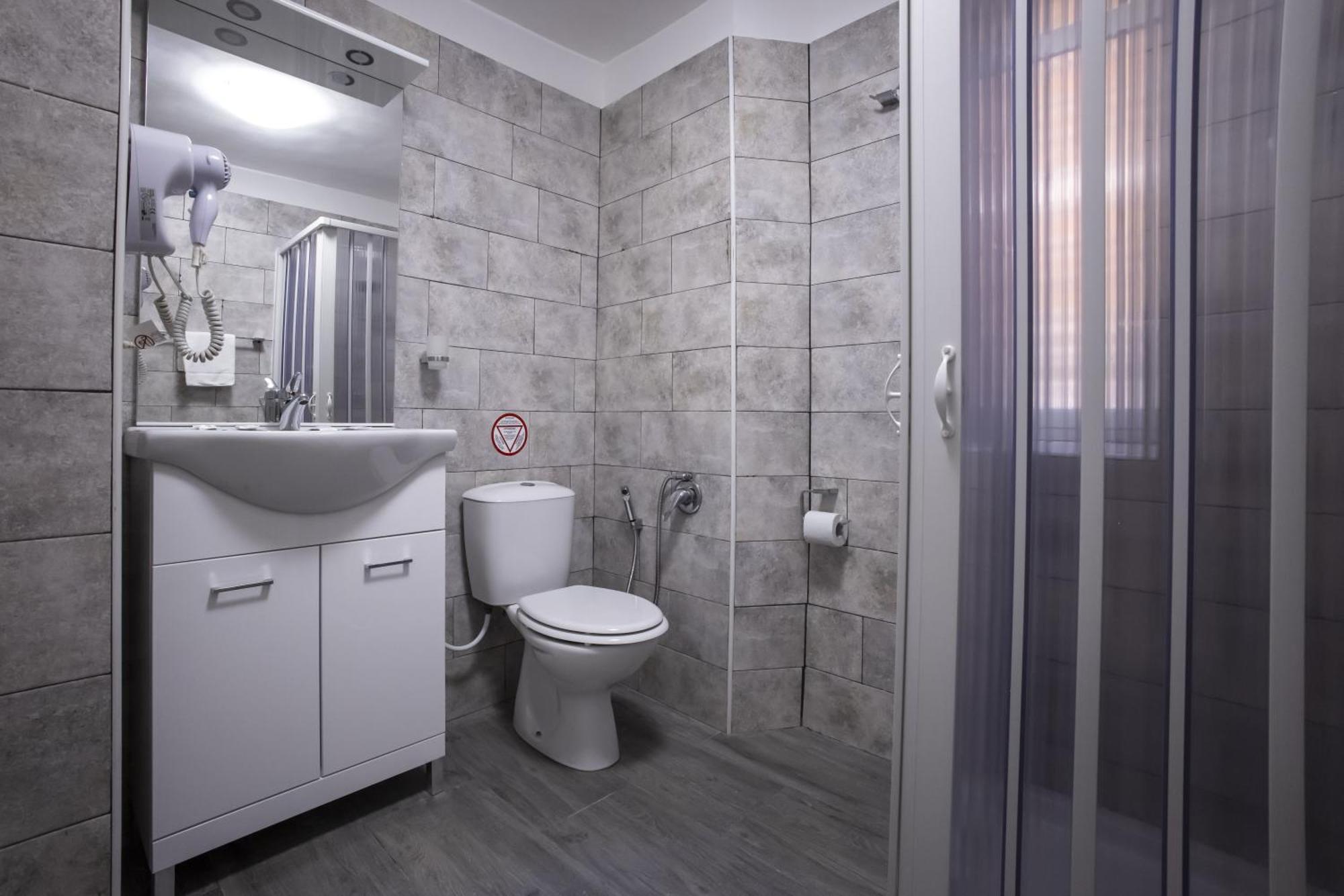 Quadruple Room,1558737769:JPEG