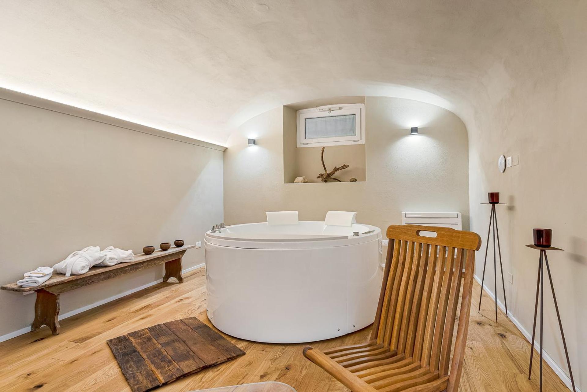 Queen Room Spa Bath