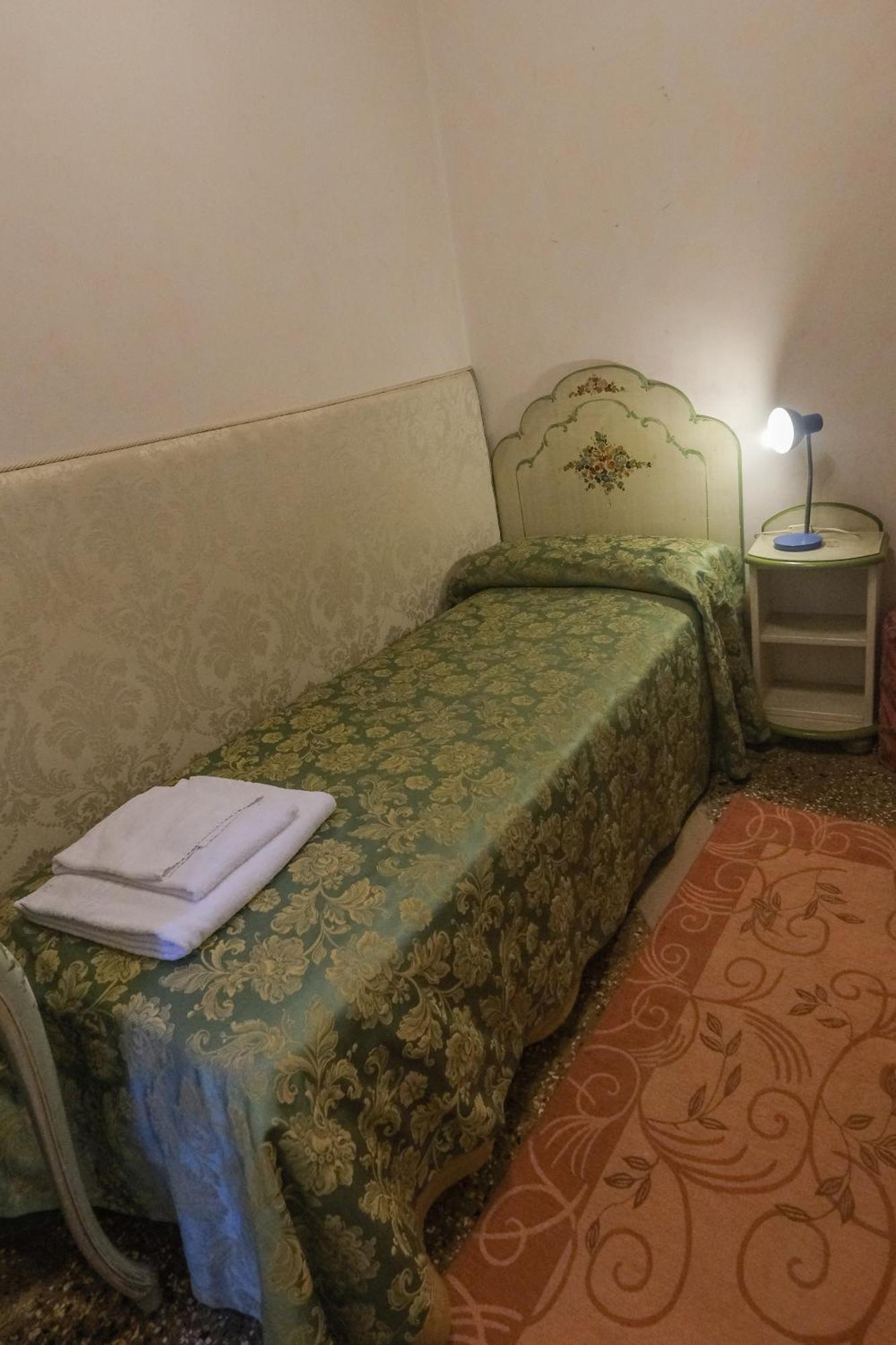 Standard Single Room,1469715842:JPEG