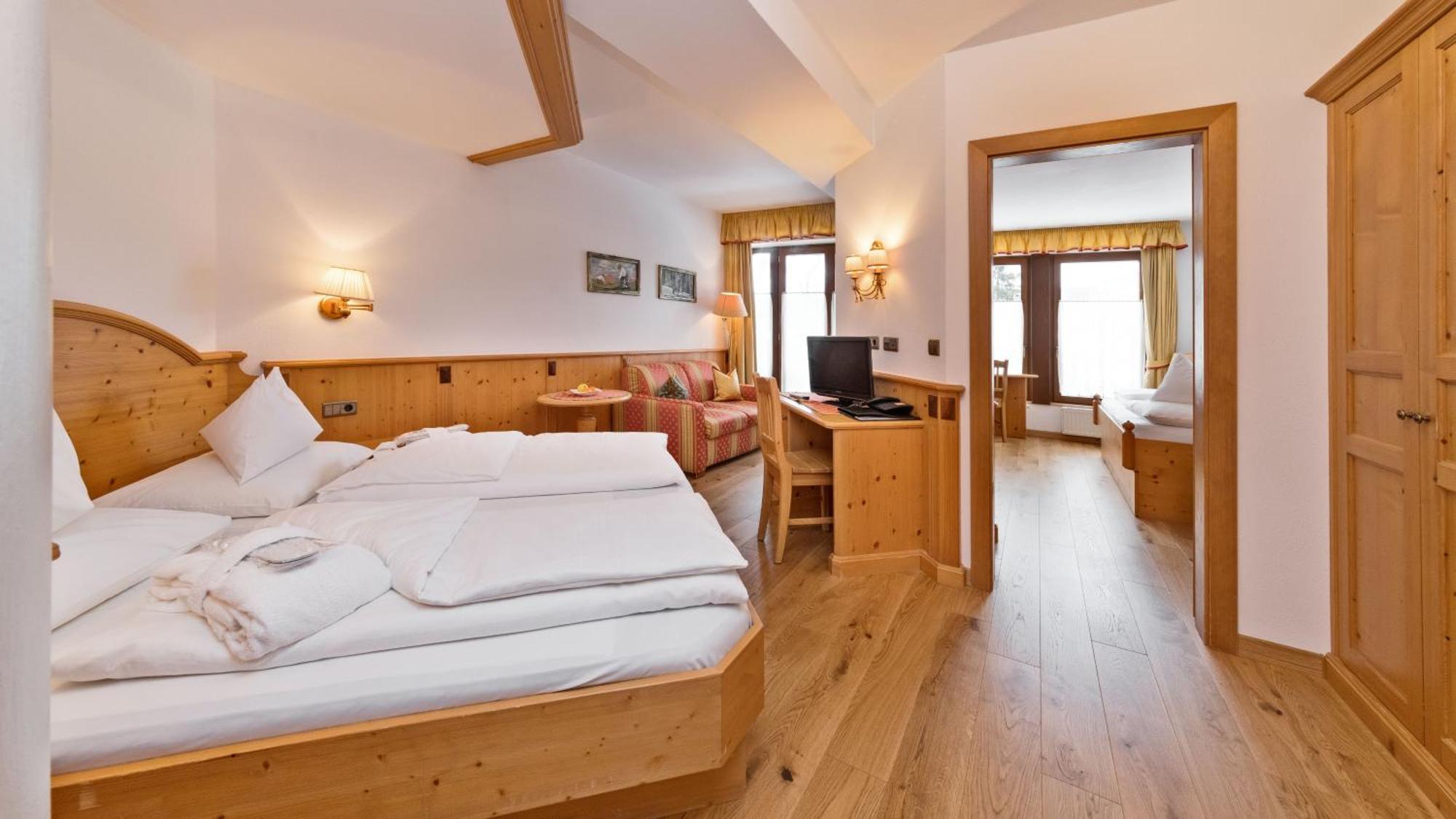 Junior Suite,1559608381:JPEG