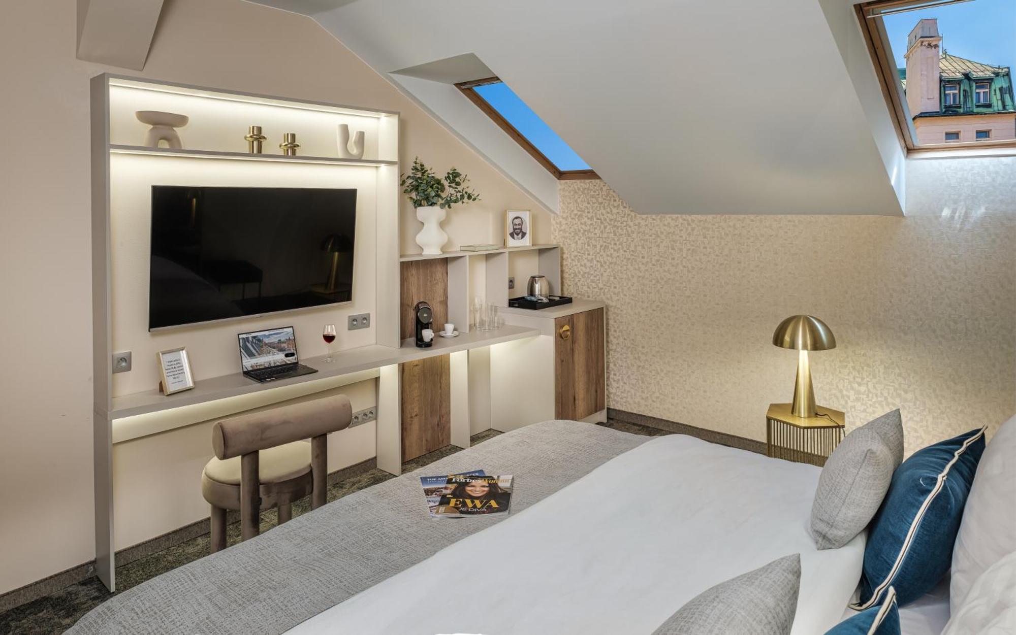 Deluxe Attic Room,1602964358:JPEG