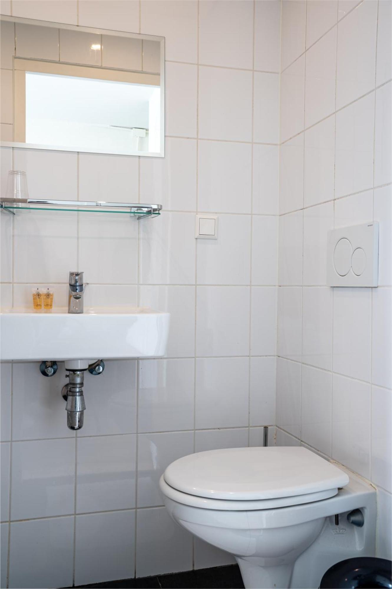 Small Twin Room,1563260104:JPEG