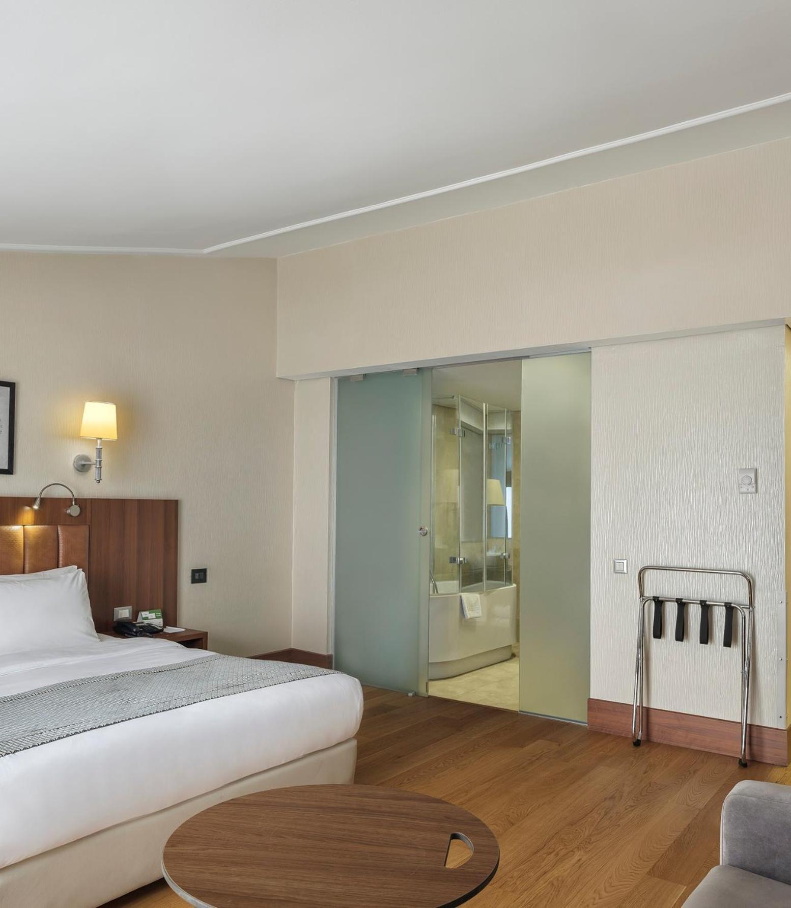 Premium Queen Room,996198907:JPEG