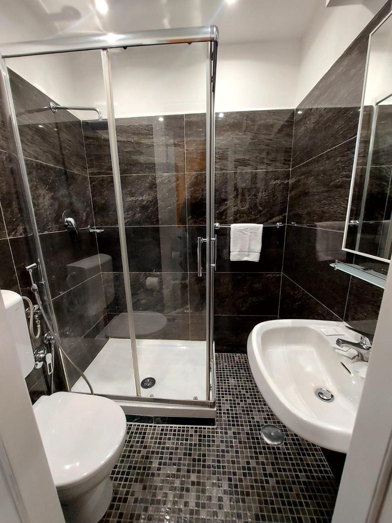 Deluxe Room,1563310756:JPEG