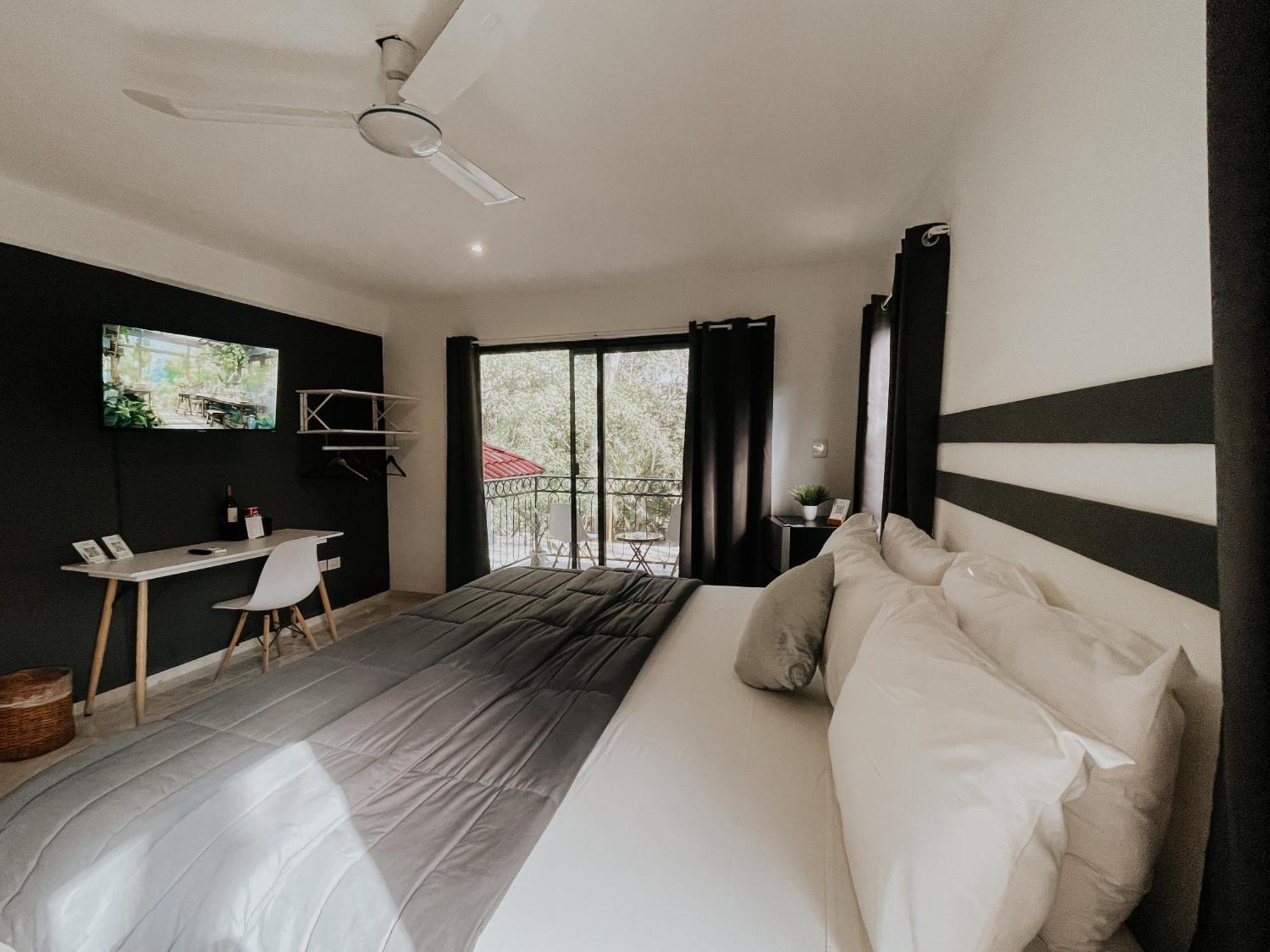Deluxe Double Room Balcony,1563329698:JPEG