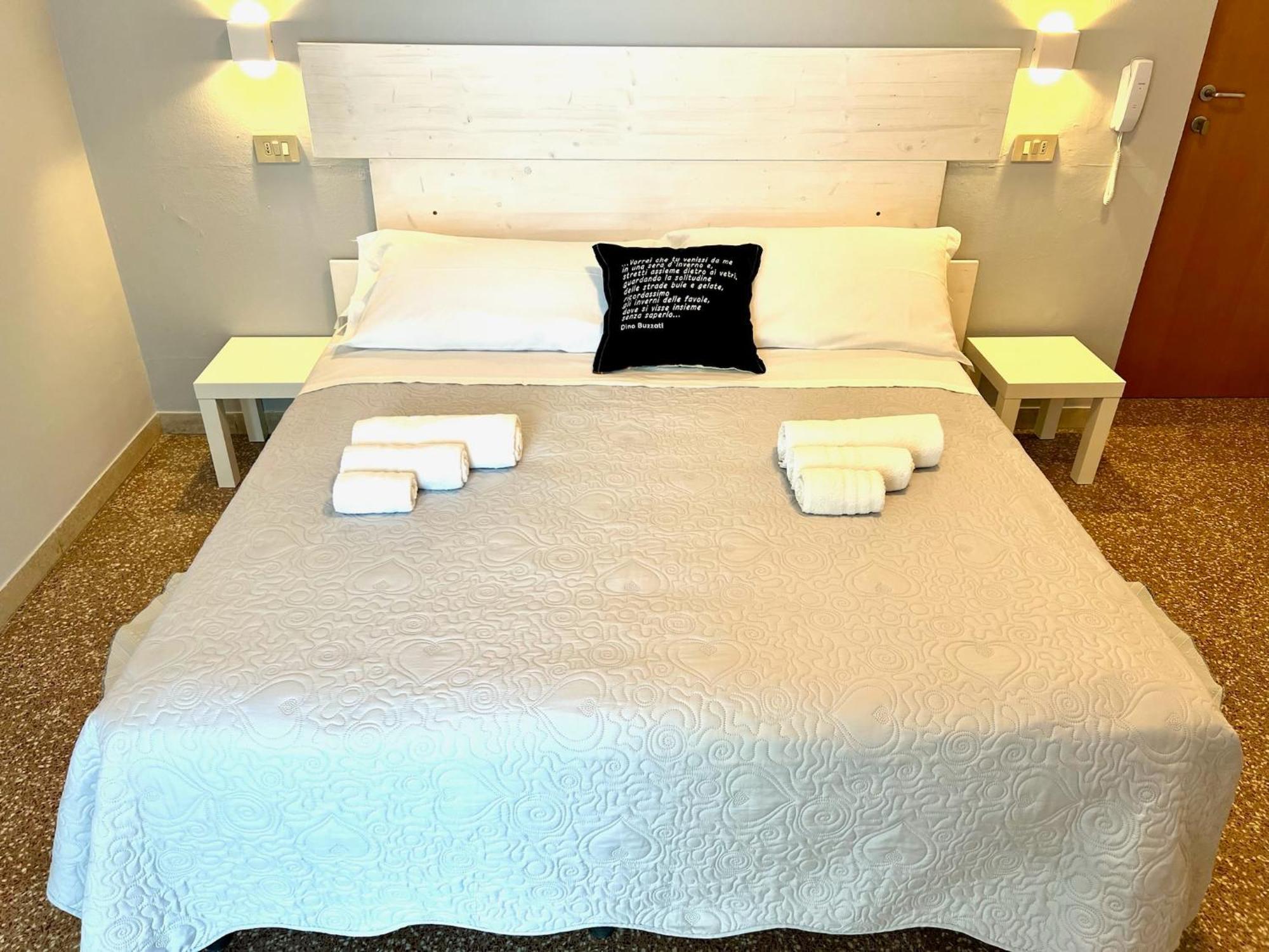 Large Double or Twin Room