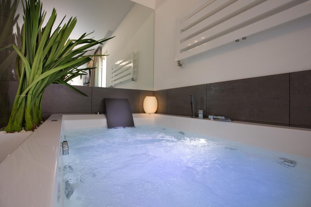 Royal Suite Beach Access,156516279:JPEG