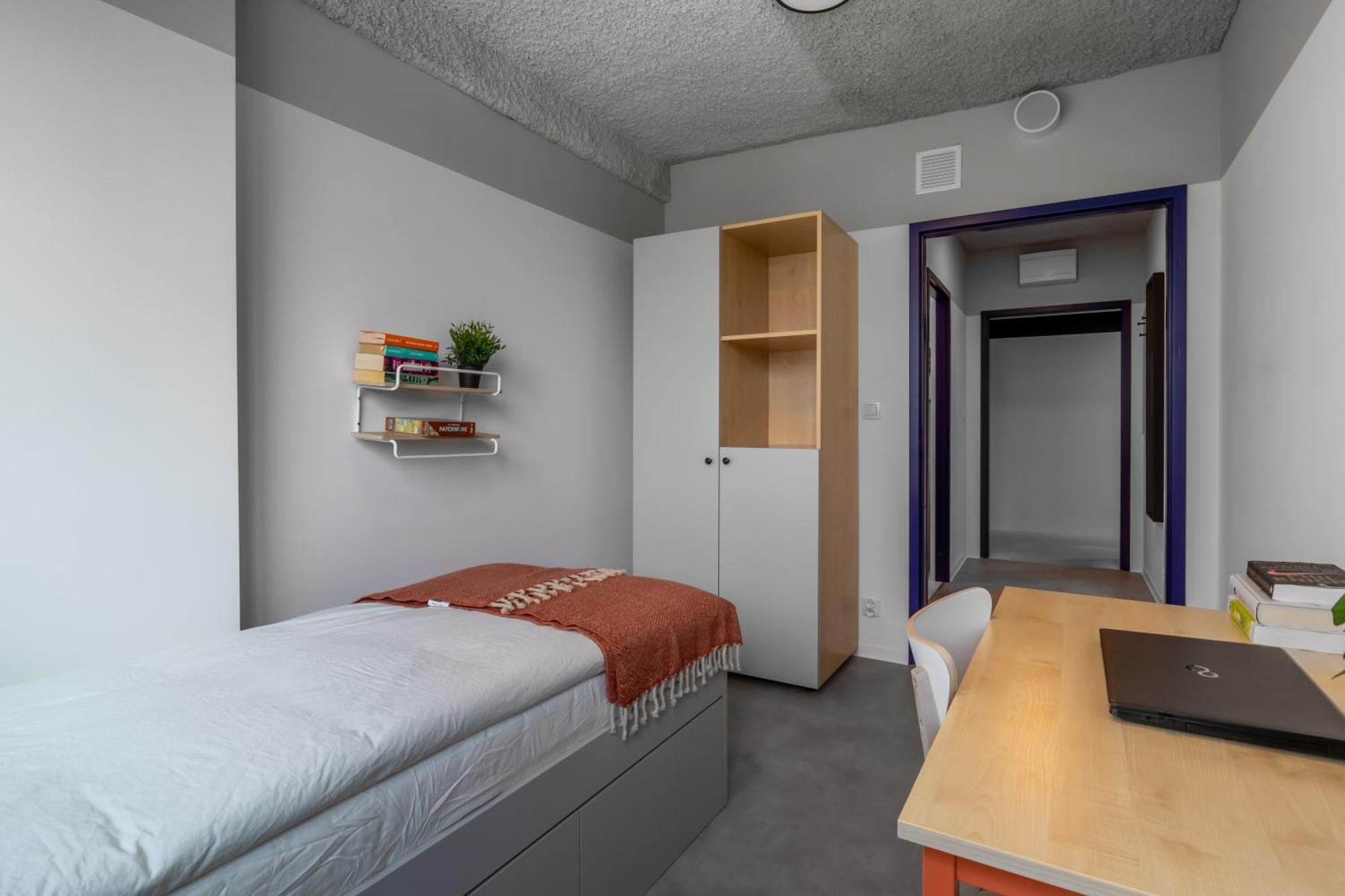 Economy Triple Room