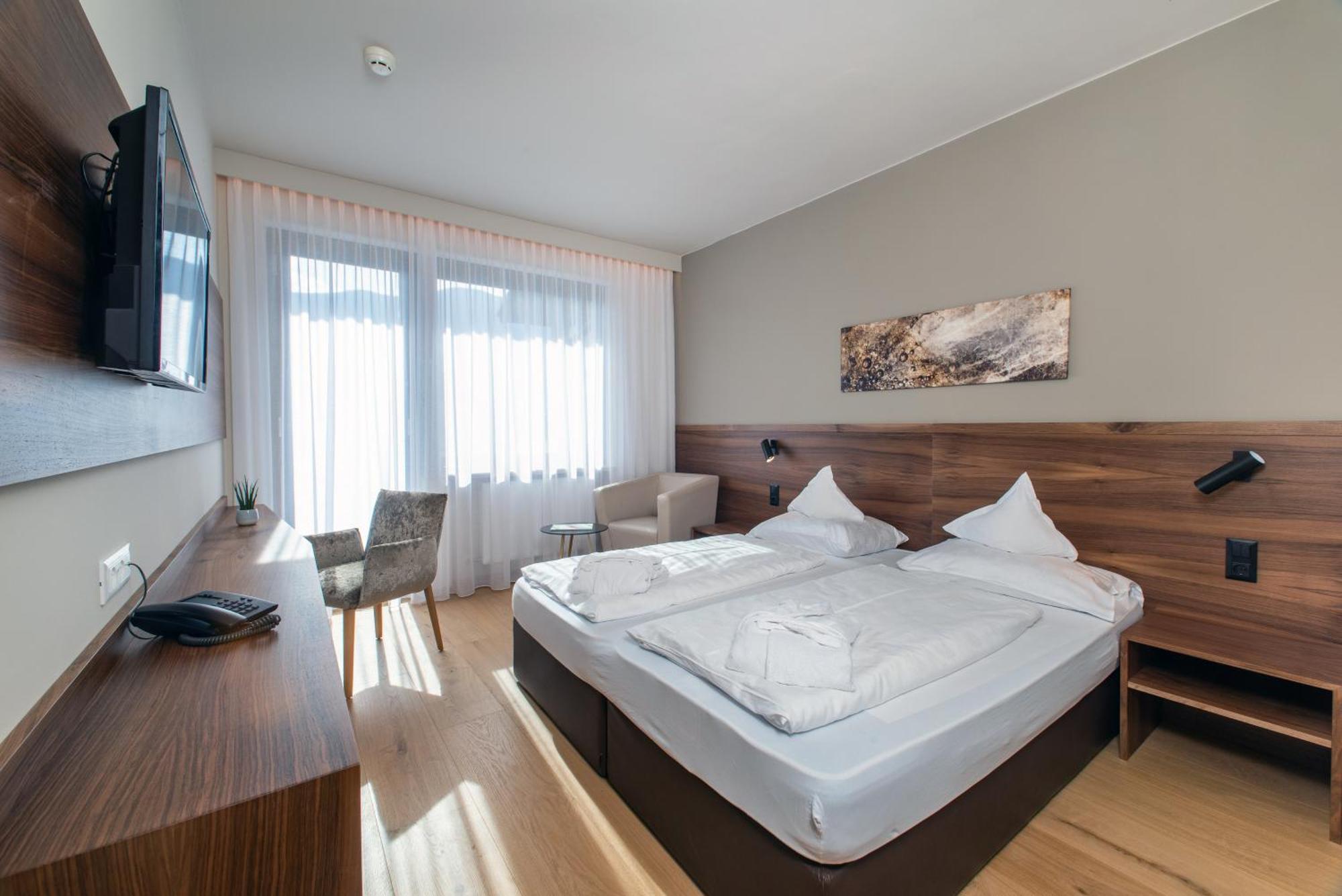 Family Room,1710352817:JPEG