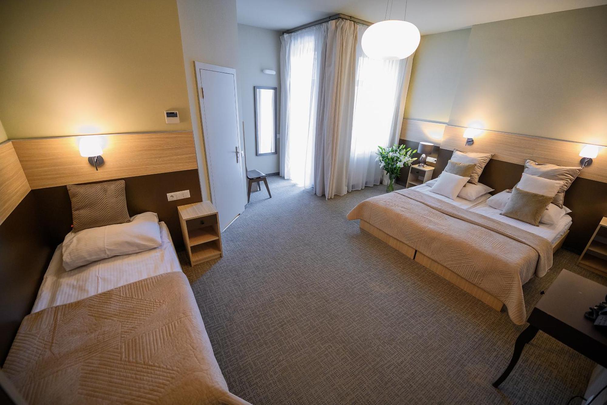 Double Room Extra Bed Private Bathroom,1567035320:JPEG