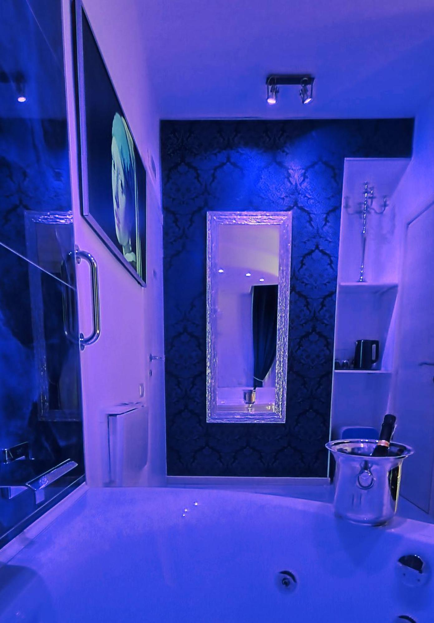 Suite Spa Bath,1569287981:JPEG