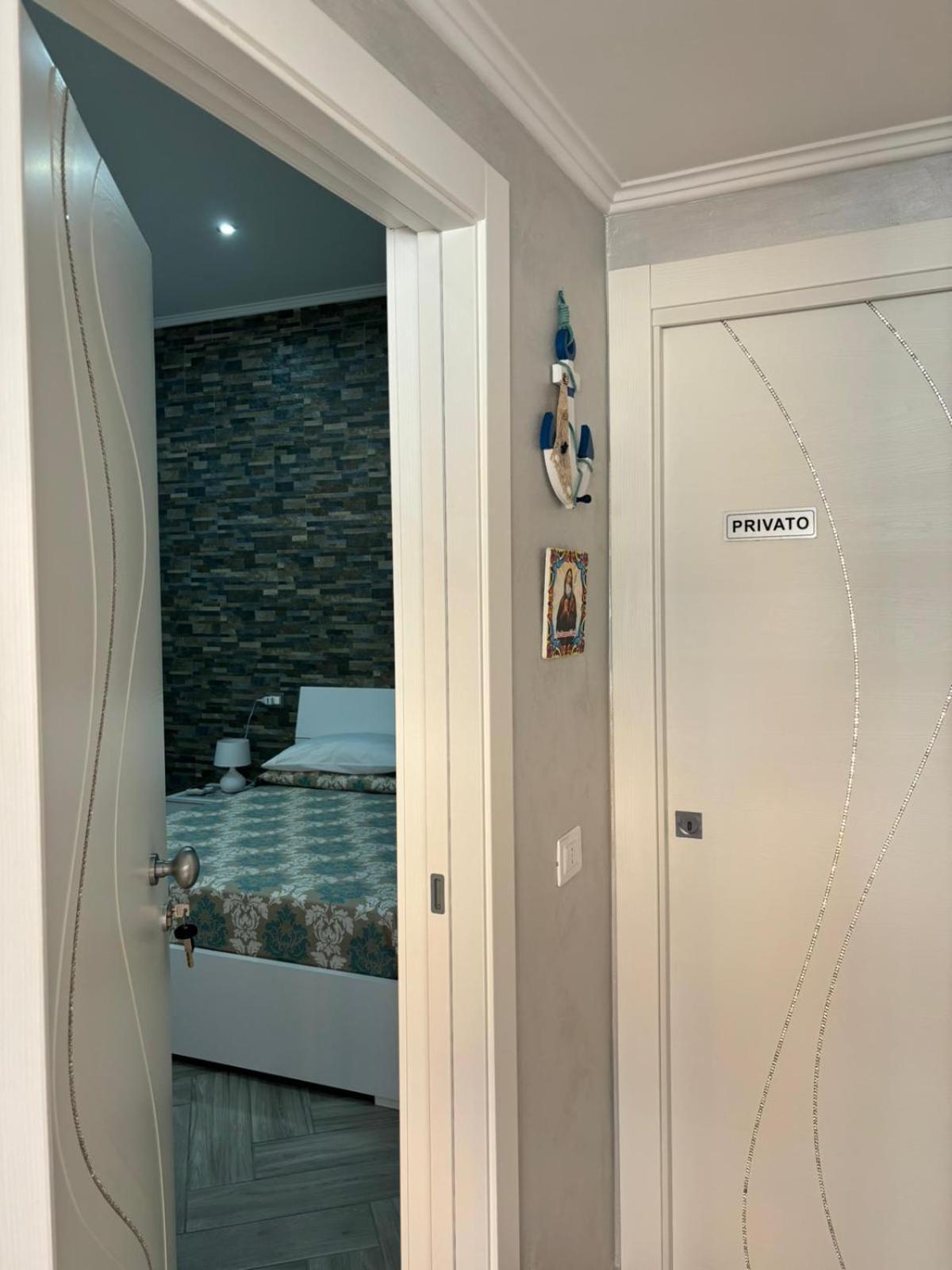 Deluxe Room,1567260044:JPEG