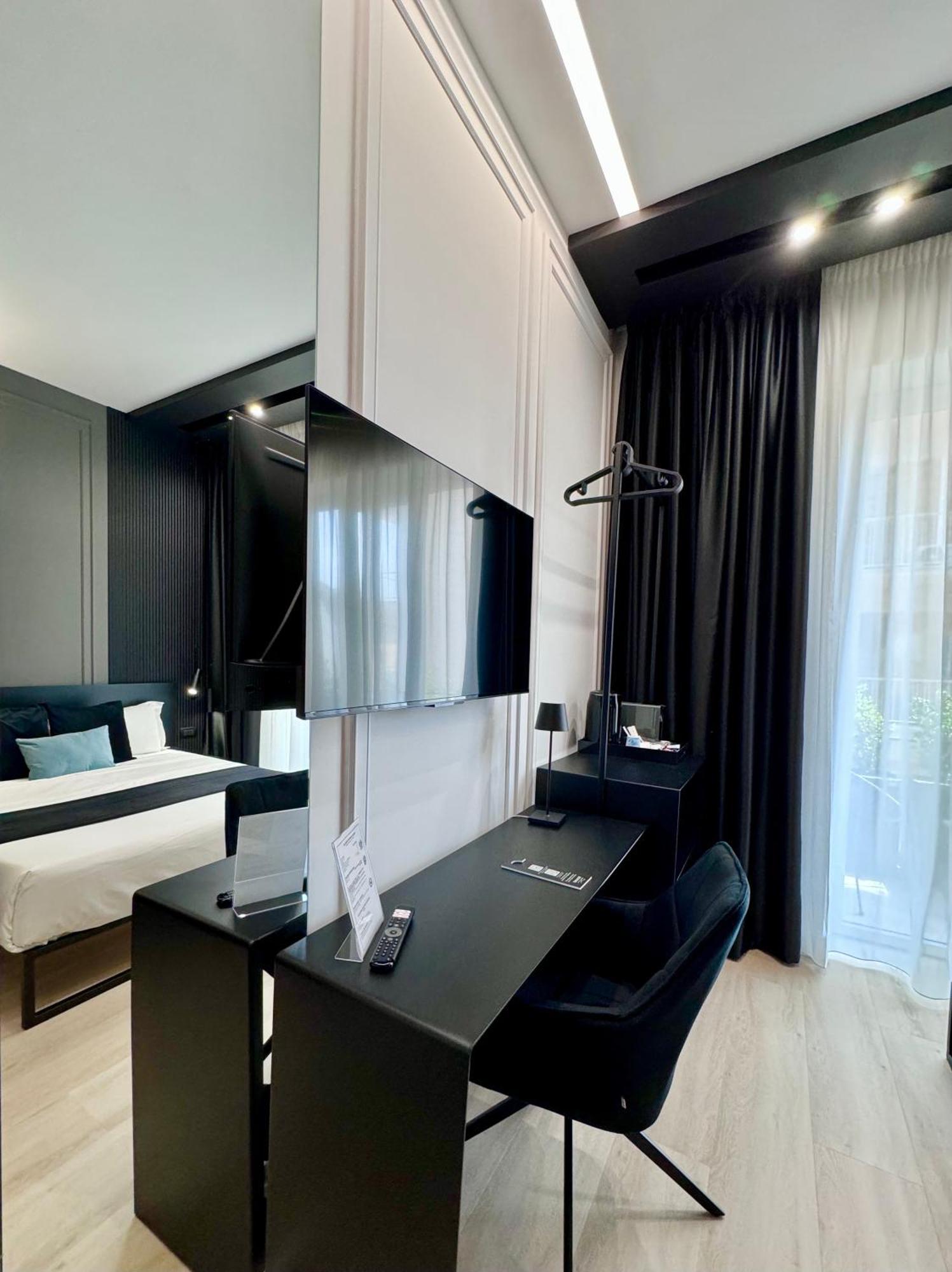 Deluxe Double Room Bath,1567683923:JPEG