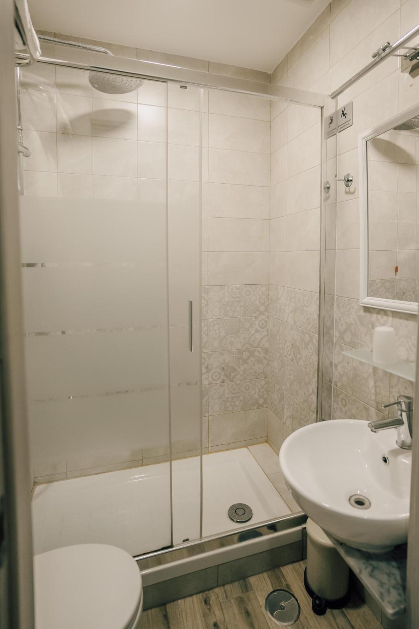 Small Double Room,1569240401:JPEG