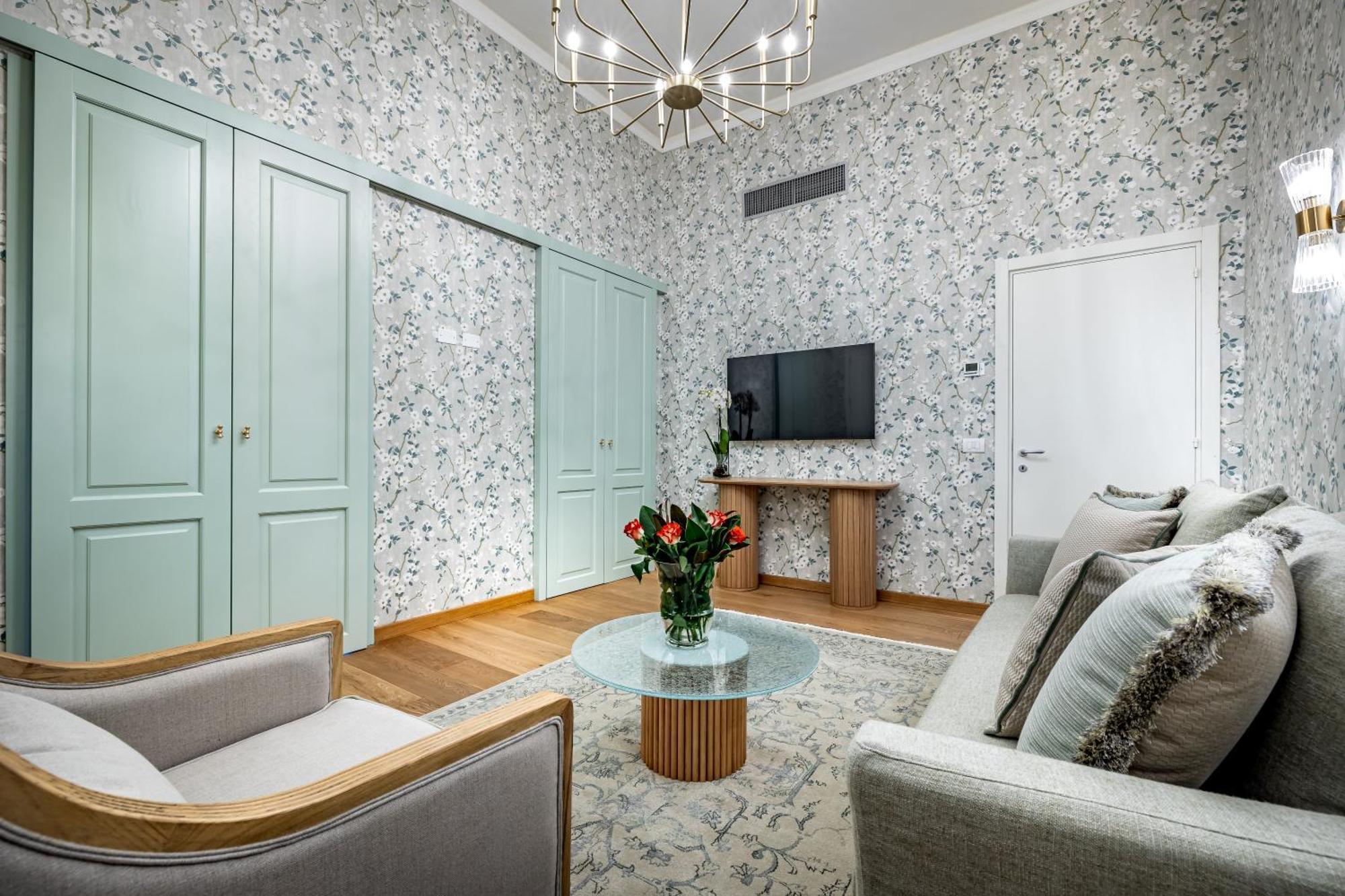 Suite with Spa Bath,1572630302:JPEG