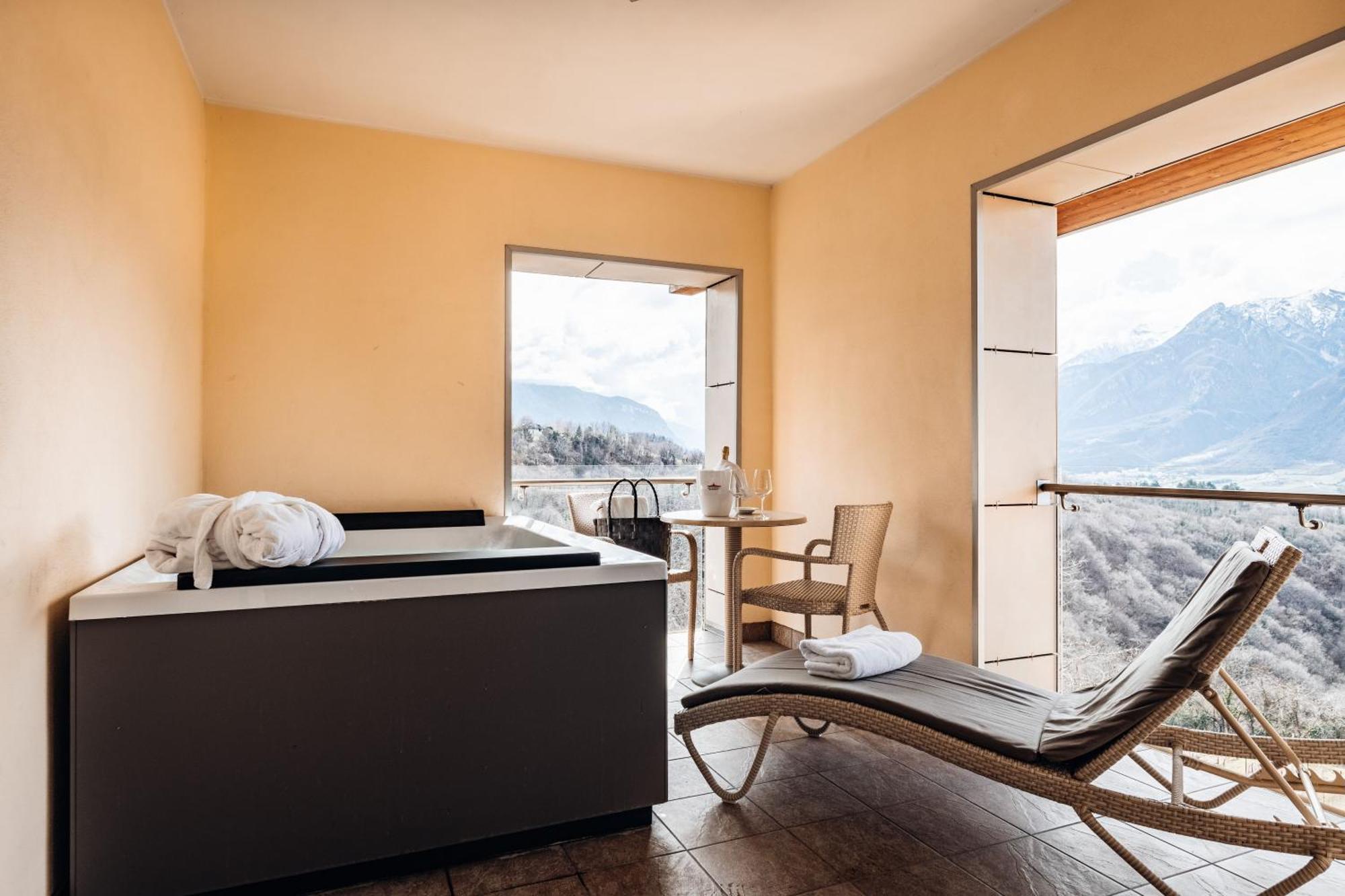 Junior Suite Spa Bath