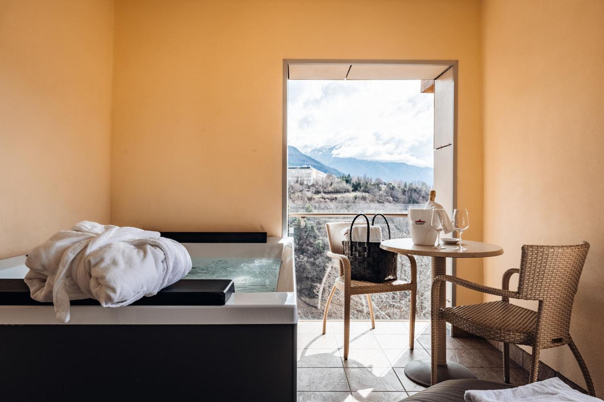 Junior Suite Spa Bath