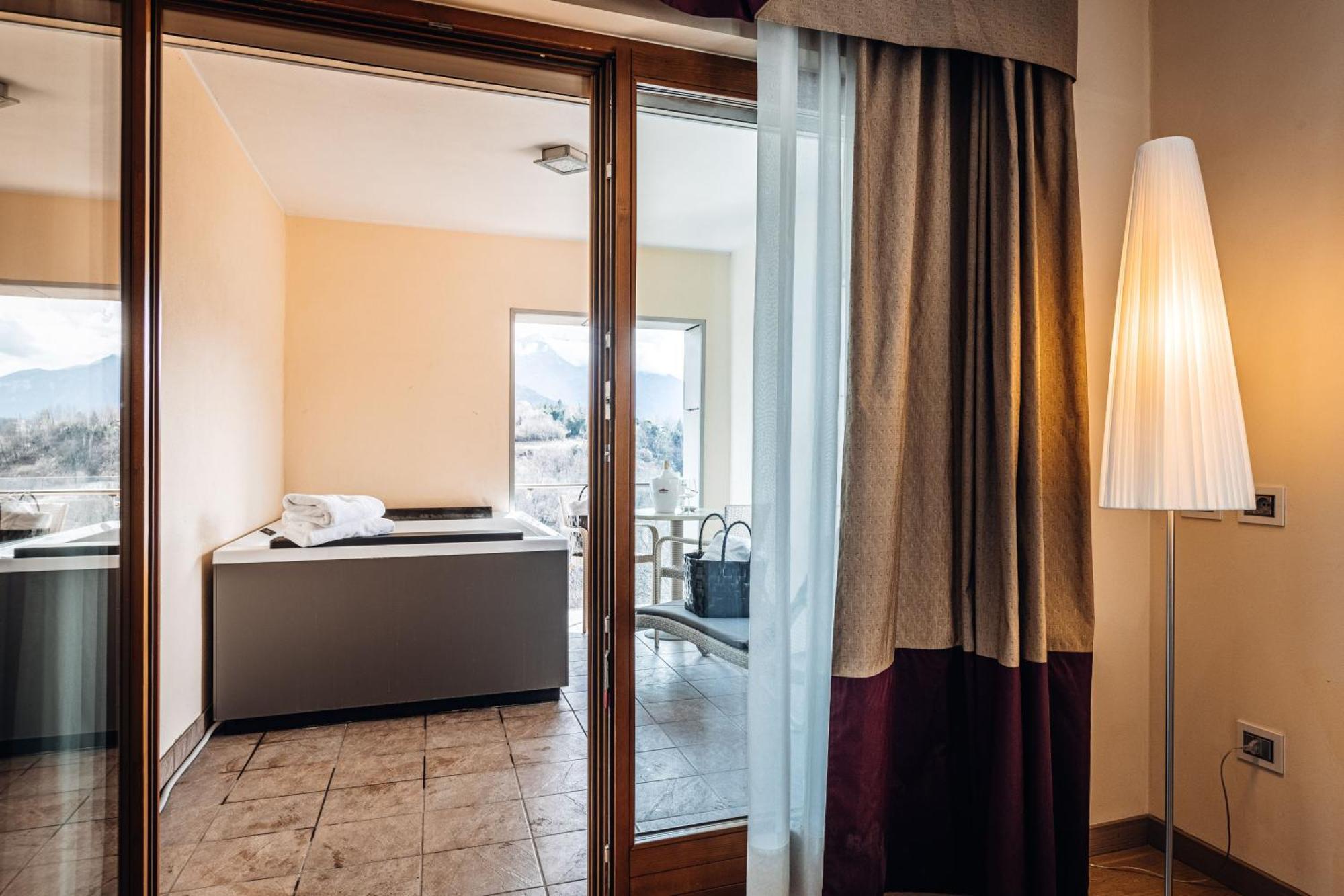 Junior Suite Spa Bath
