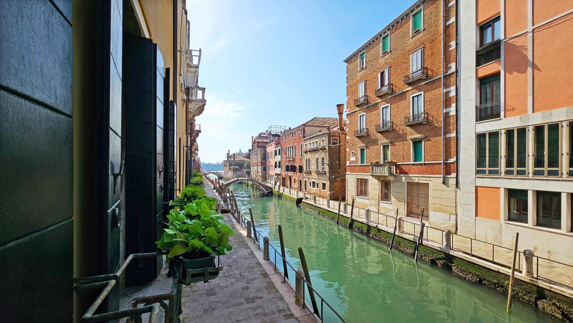 Deluxe Triple Room Canal View,1572723221:JPEG
