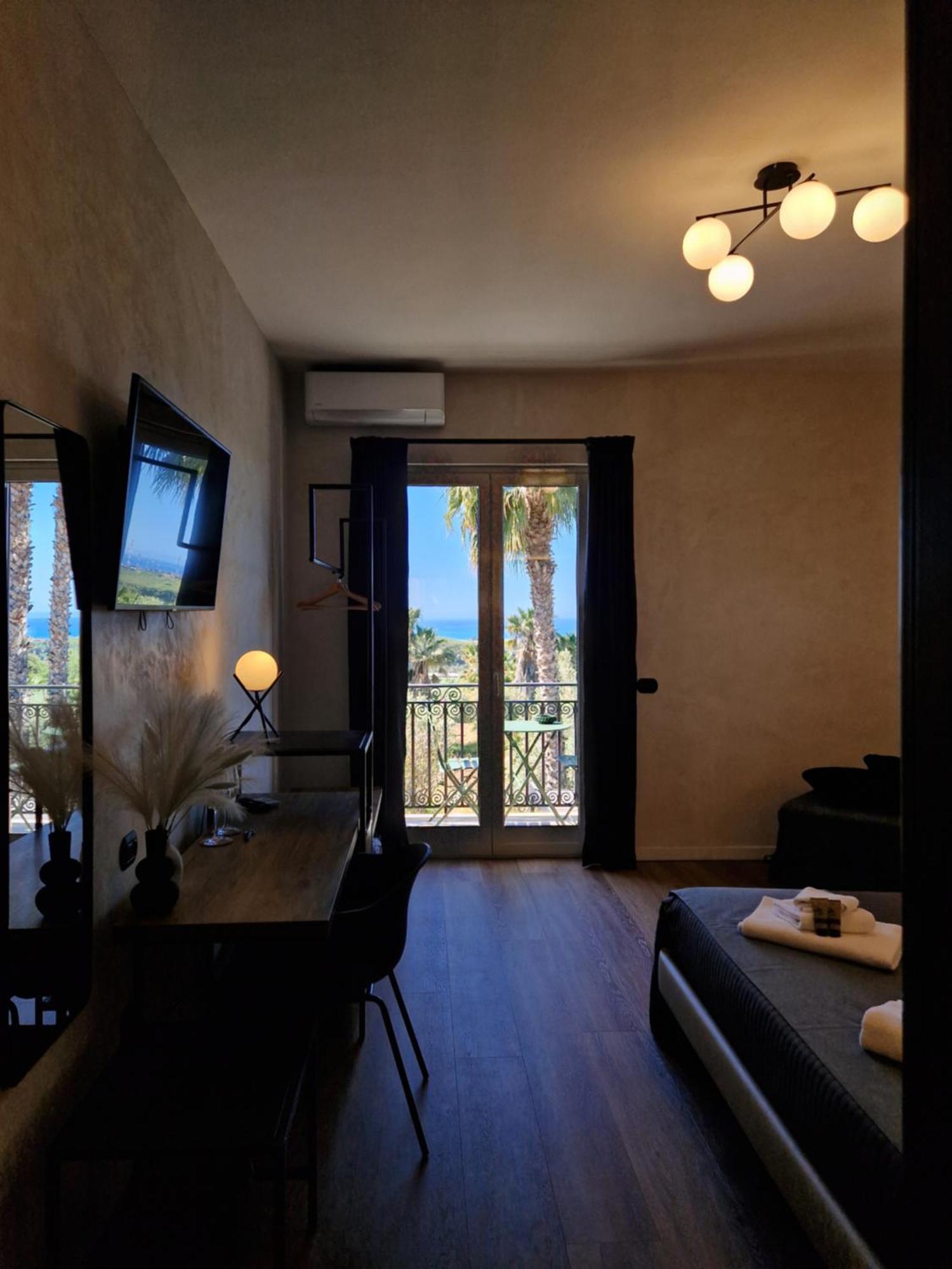 Deluxe Double Room Balcony Sea View,1403283875:JPEG
