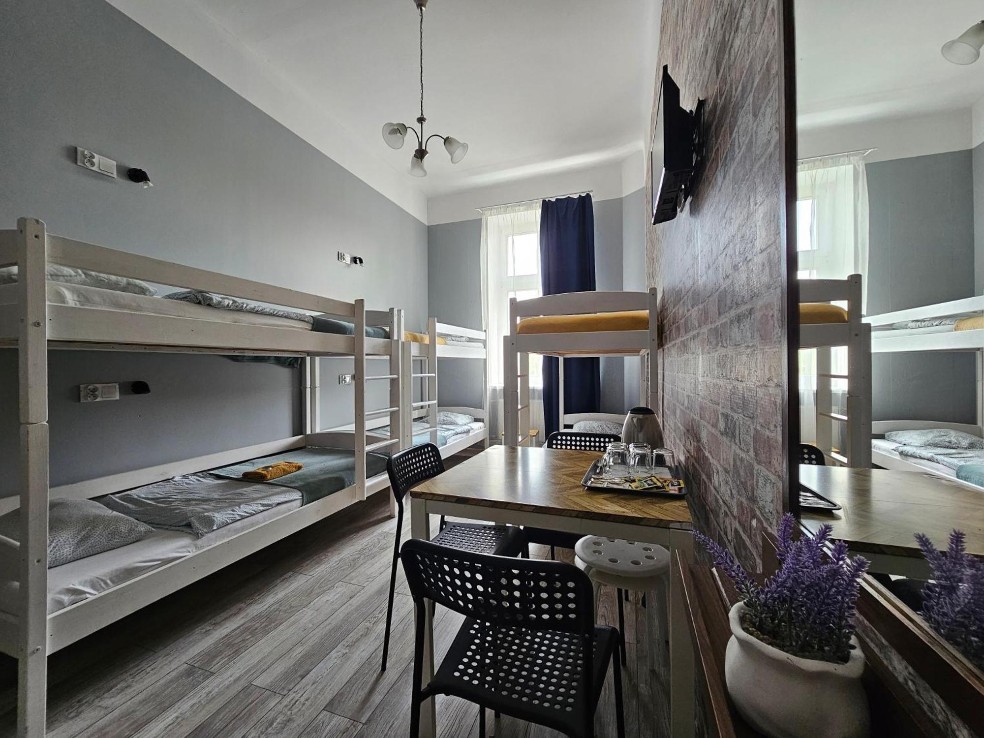 6 Bed Room