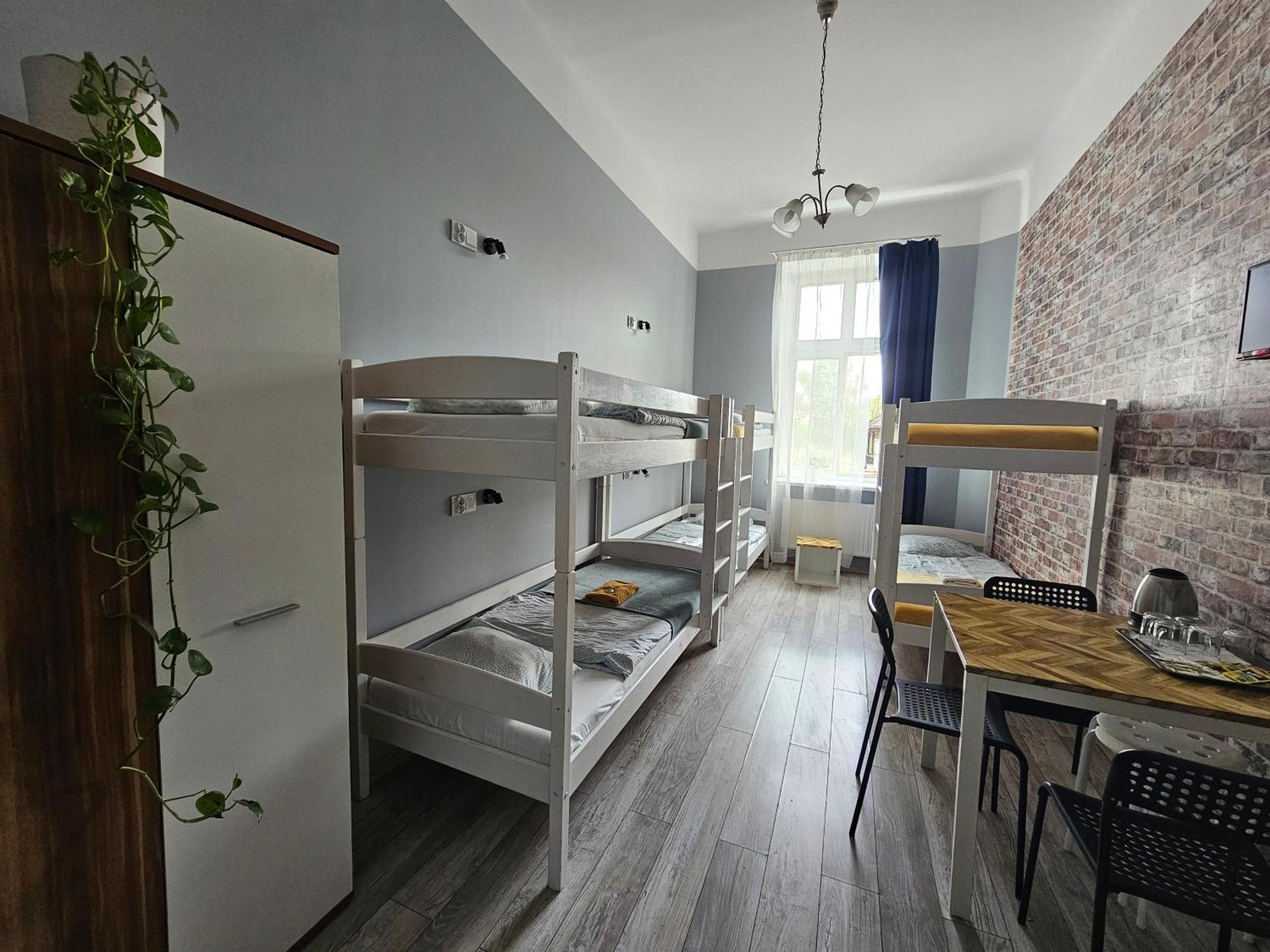 6 Bed Room