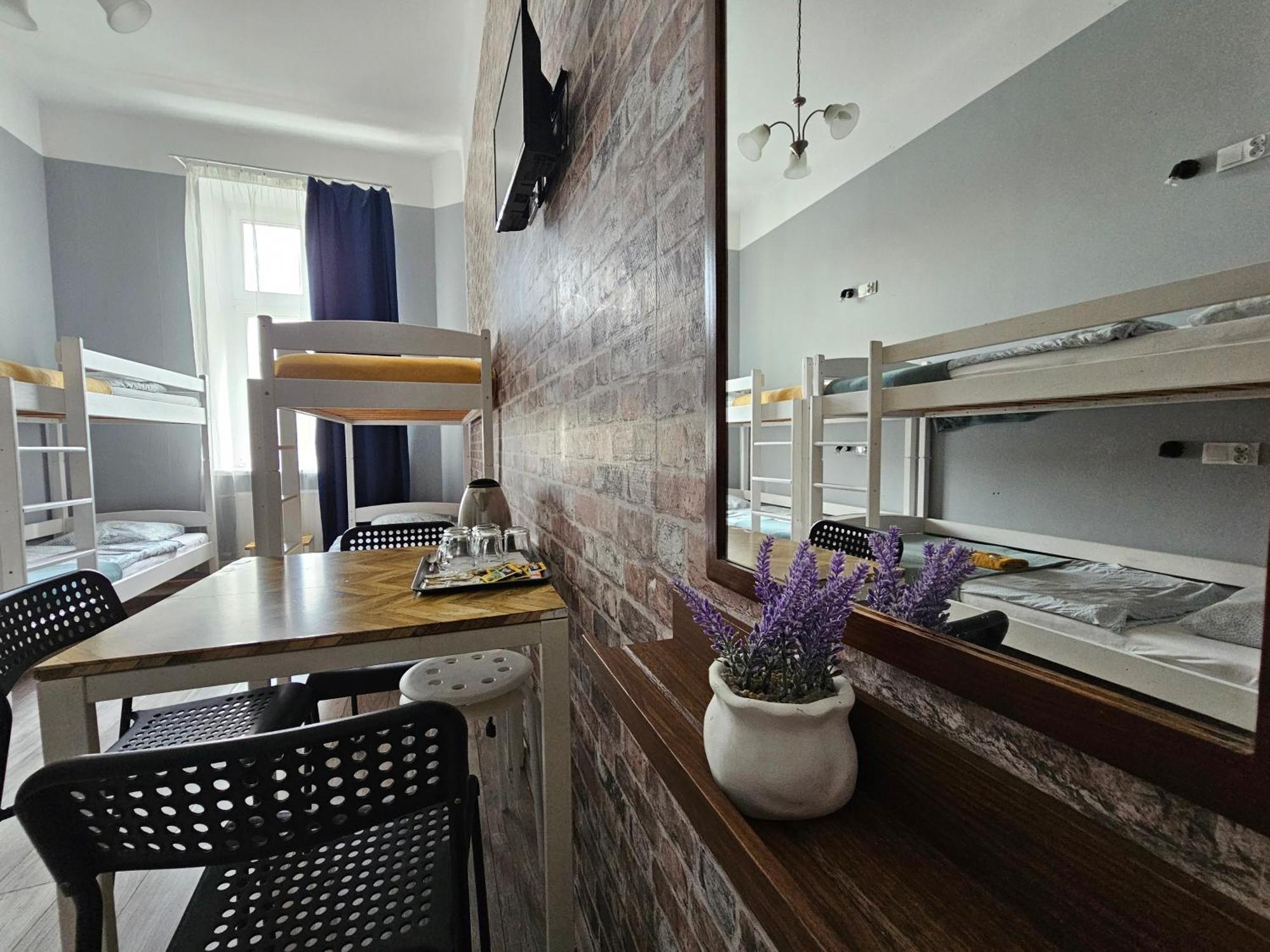6 Bed Room