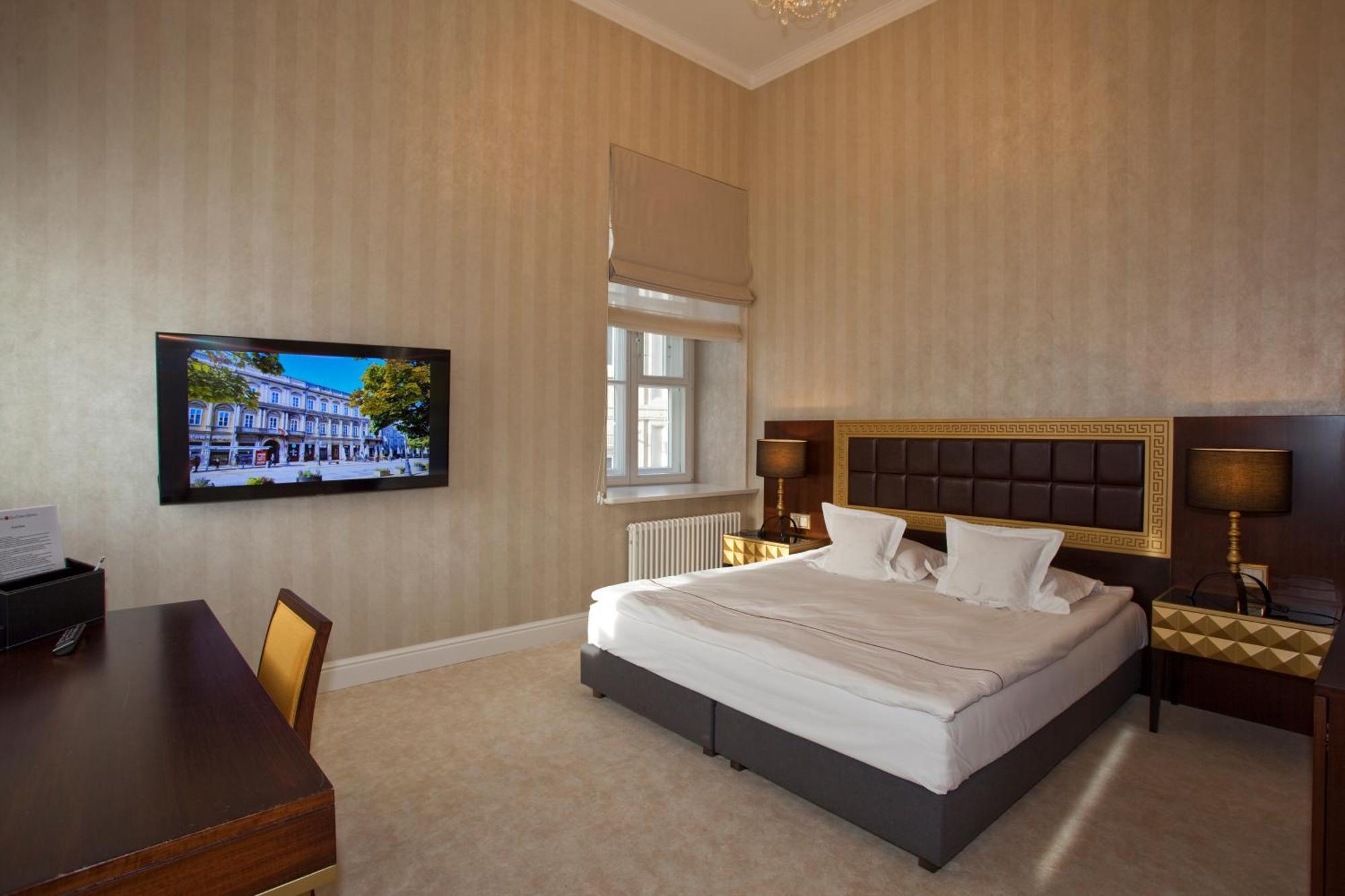 Deluxe Double Room Bath