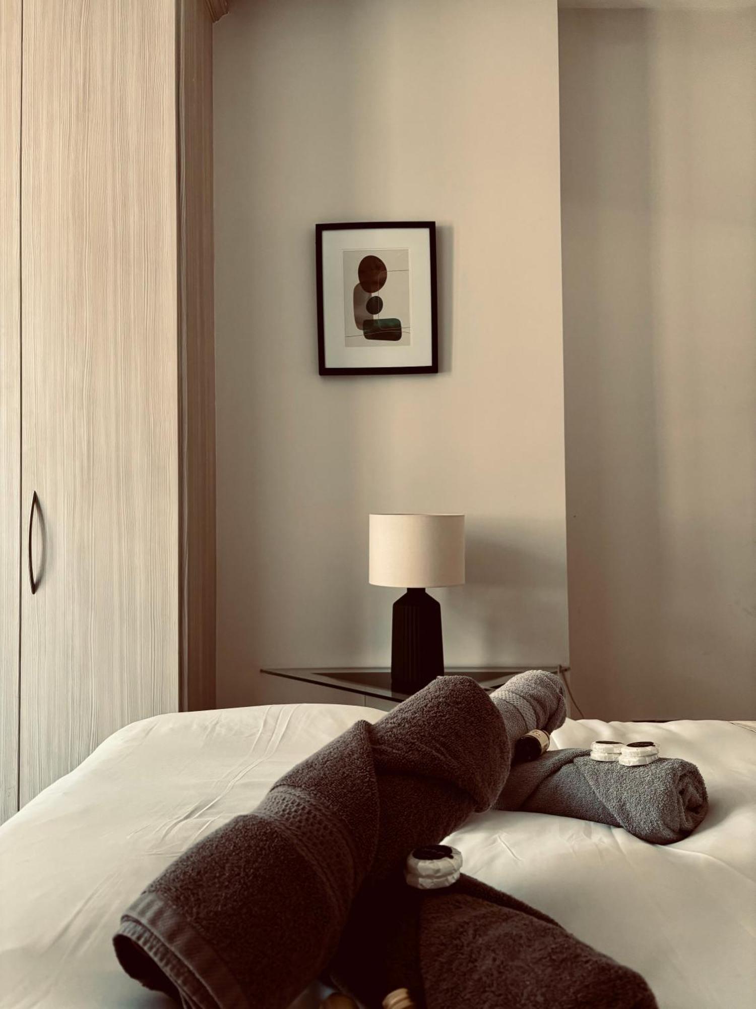 Deluxe Room,1573925456:JPEG