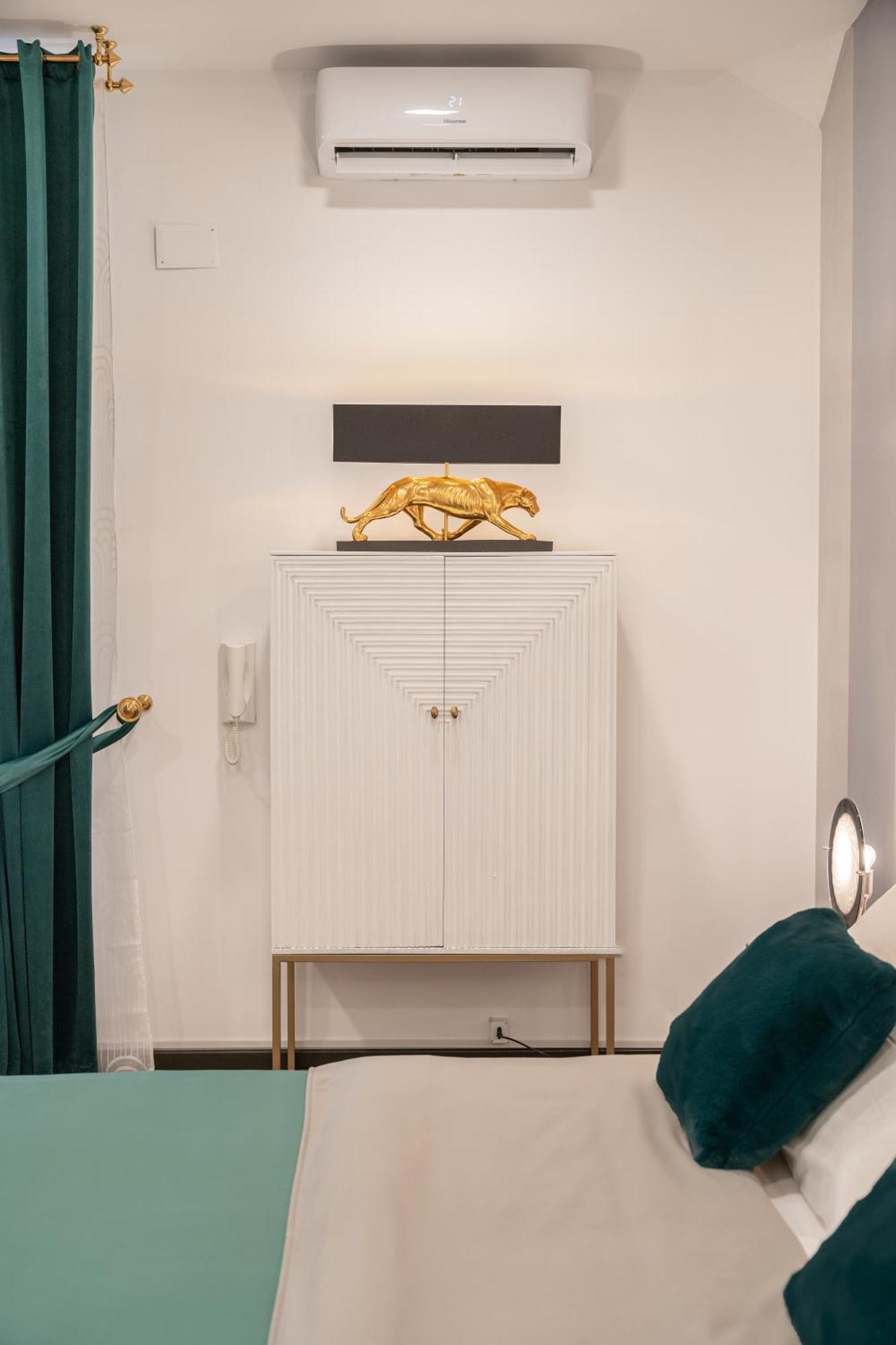 Two-Bedroom Deluxe Apartment