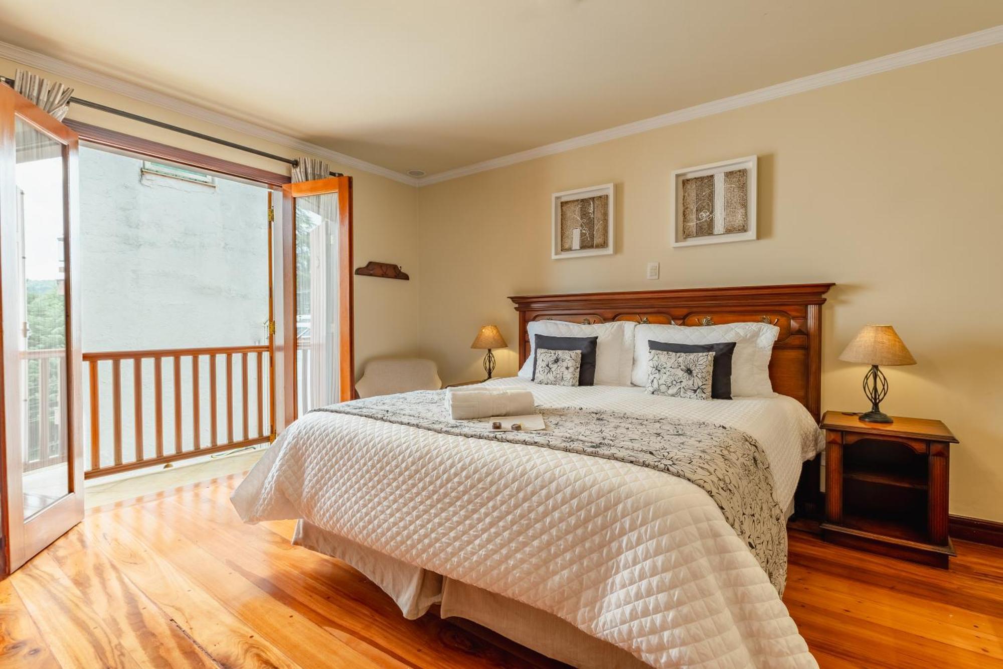 Deluxe Room with Balcony and Fireplace,1574714513:JPEG