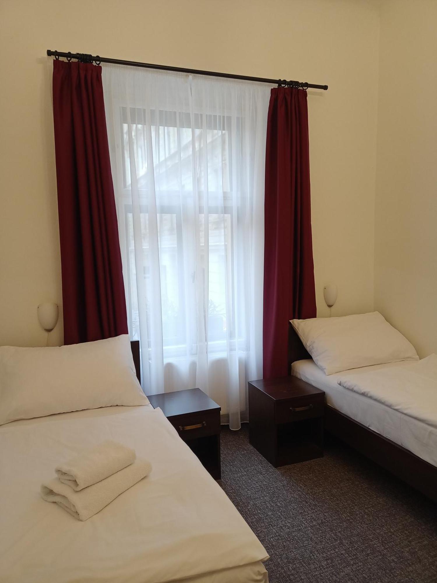 Triple Room Bathroom,1588183347:JPEG