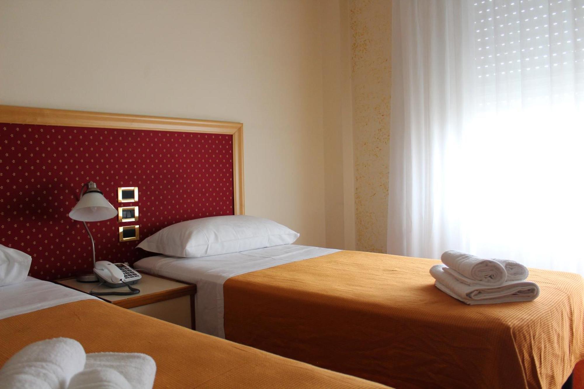Twin Room,1618820044:JPEG