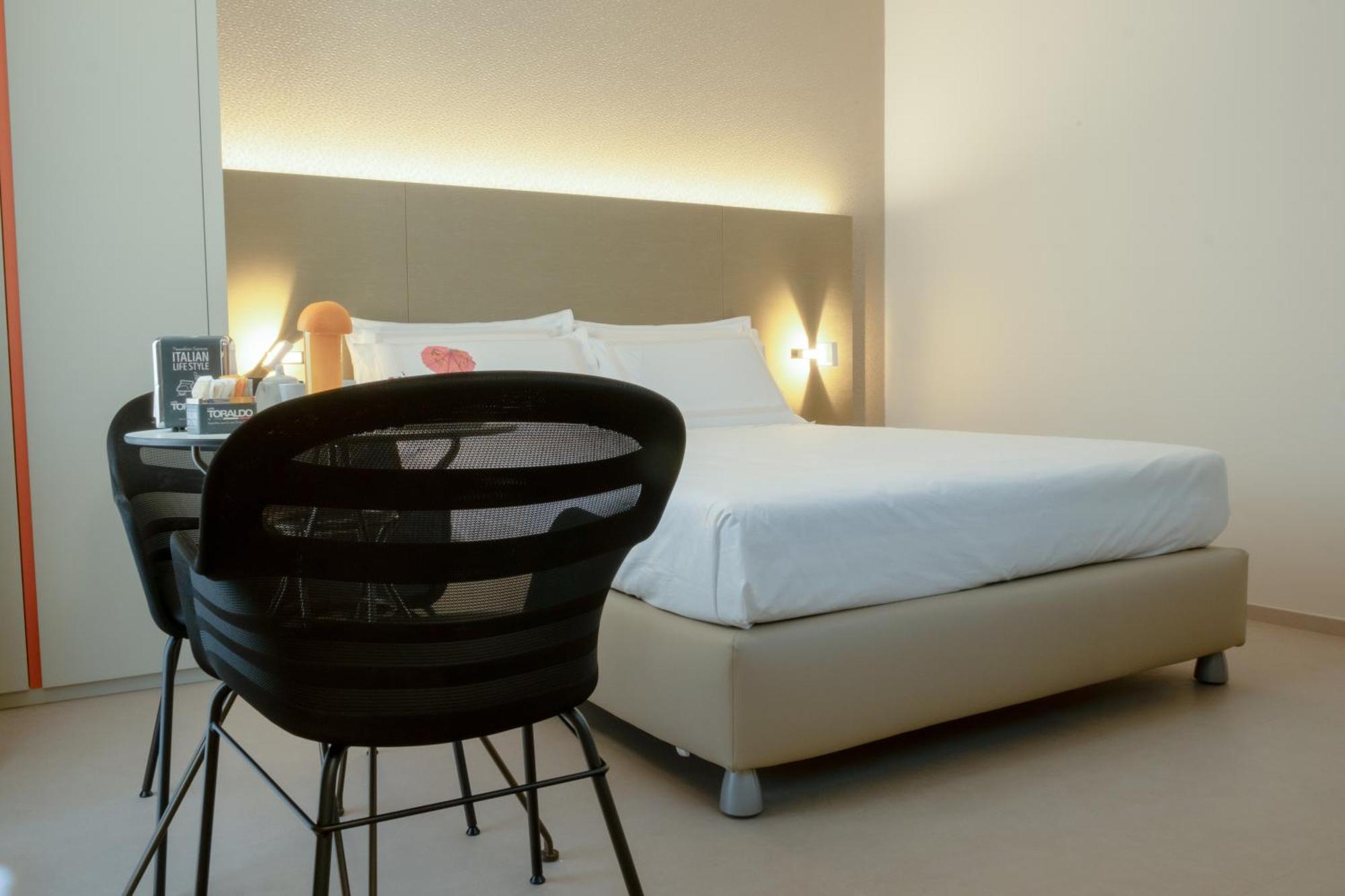 Large Double Room,1576931966:JPEG