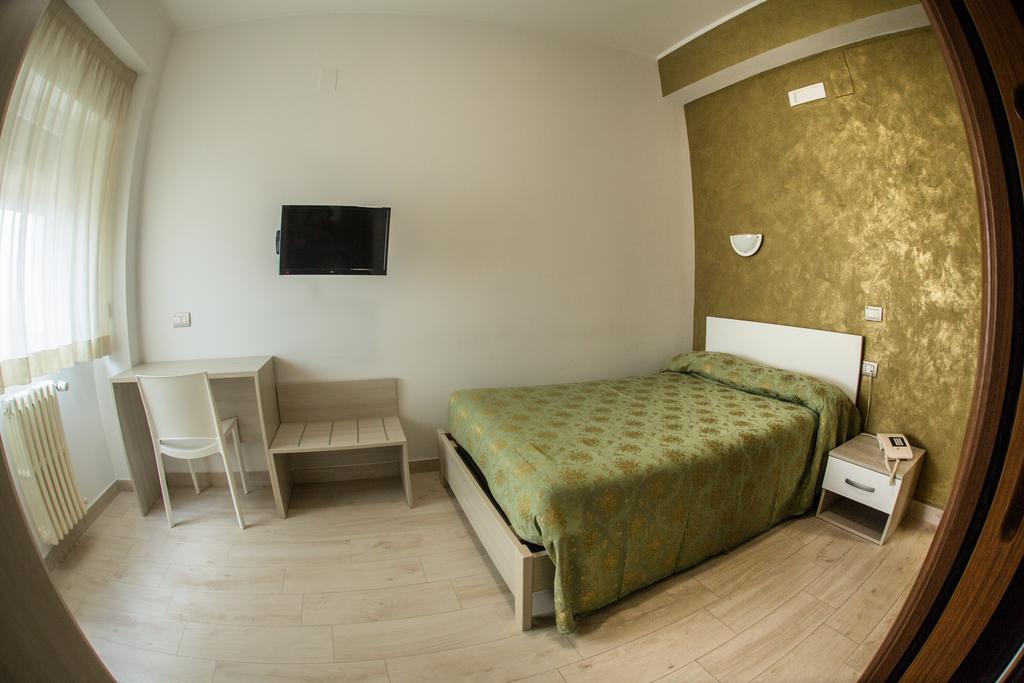 Superior Single Room,698289219:JPEG