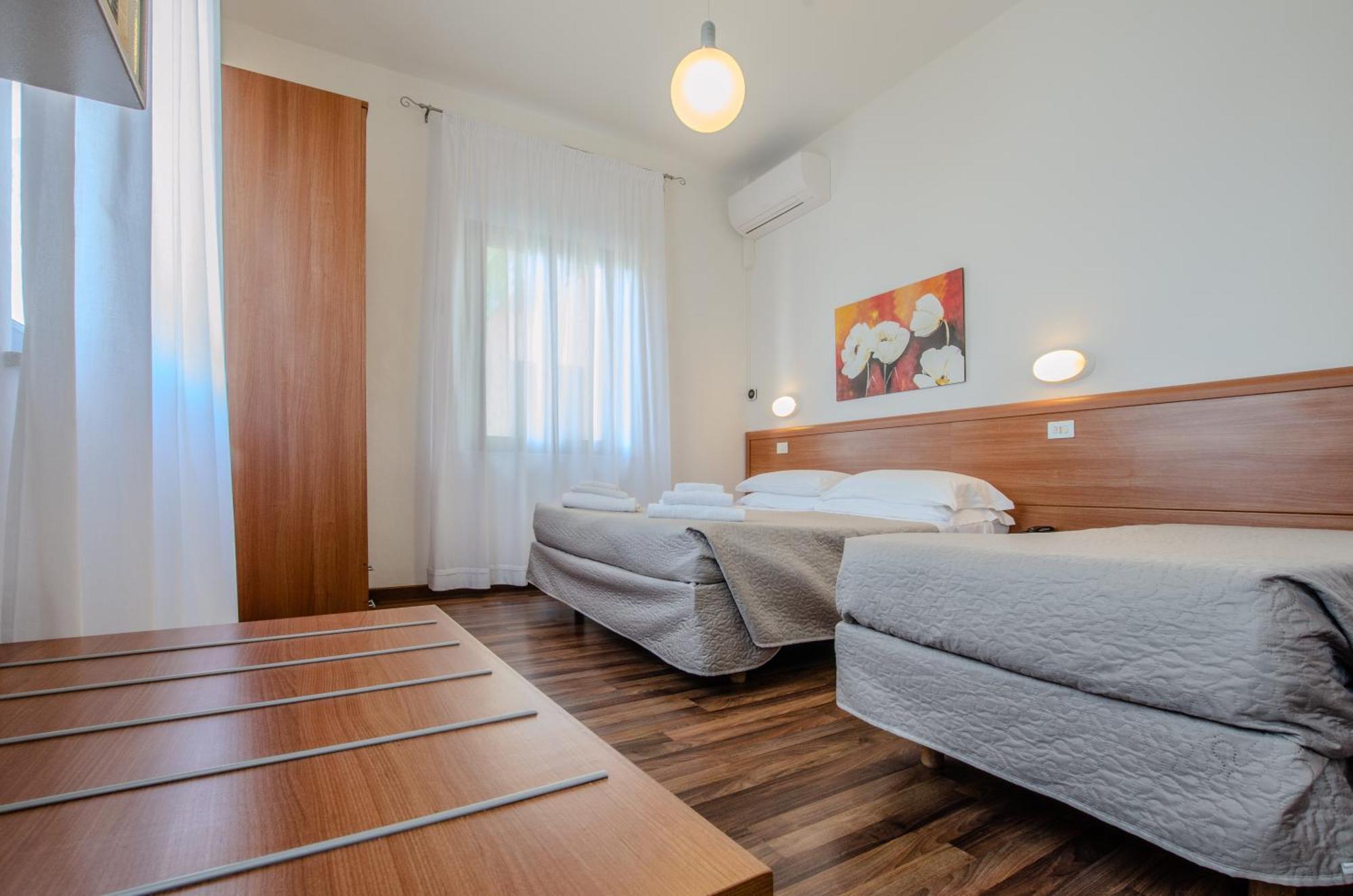 Large Double Room,1578367622:JPEG