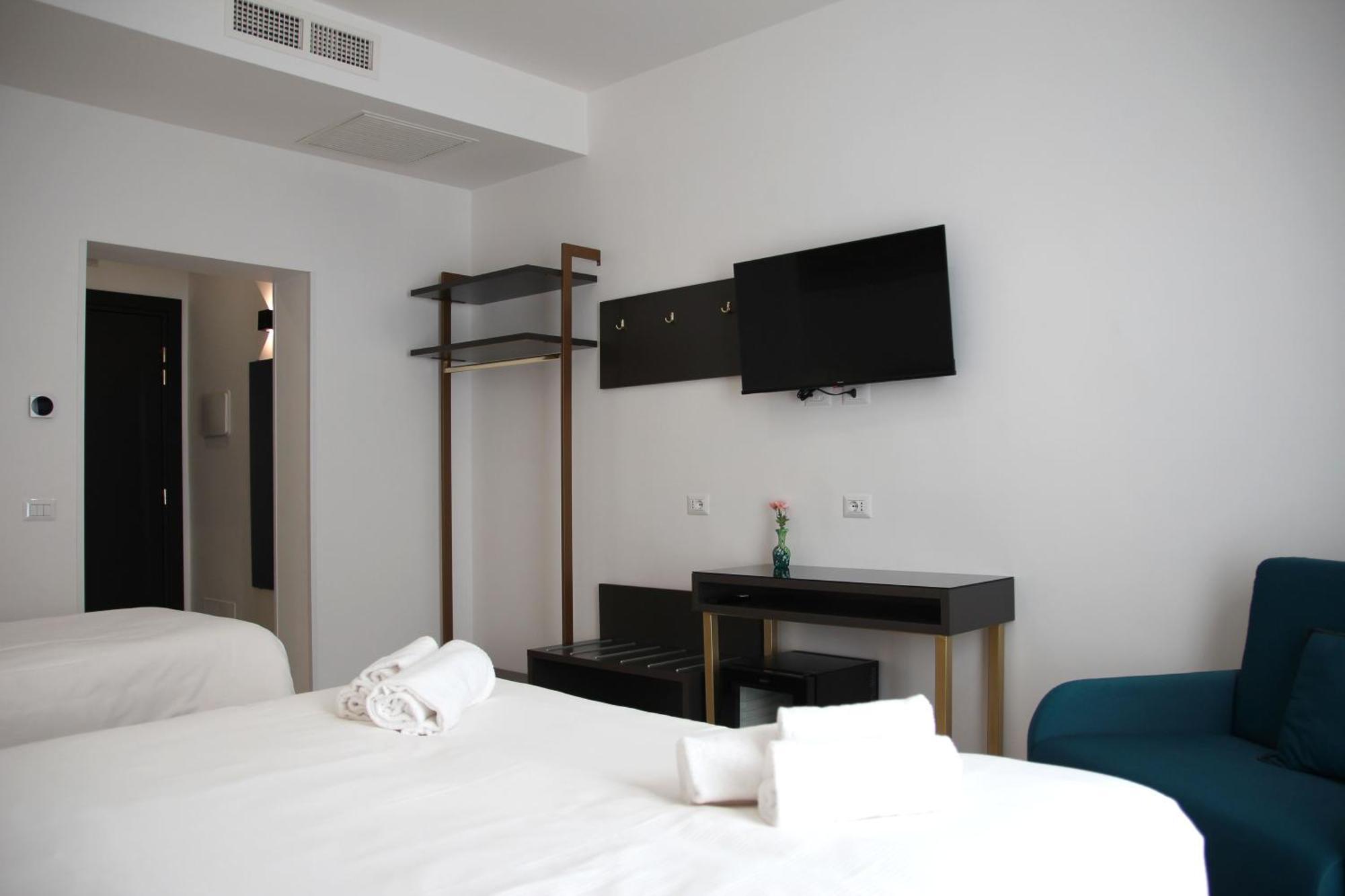 Luxury Quadruple Room,1579946096:JPEG